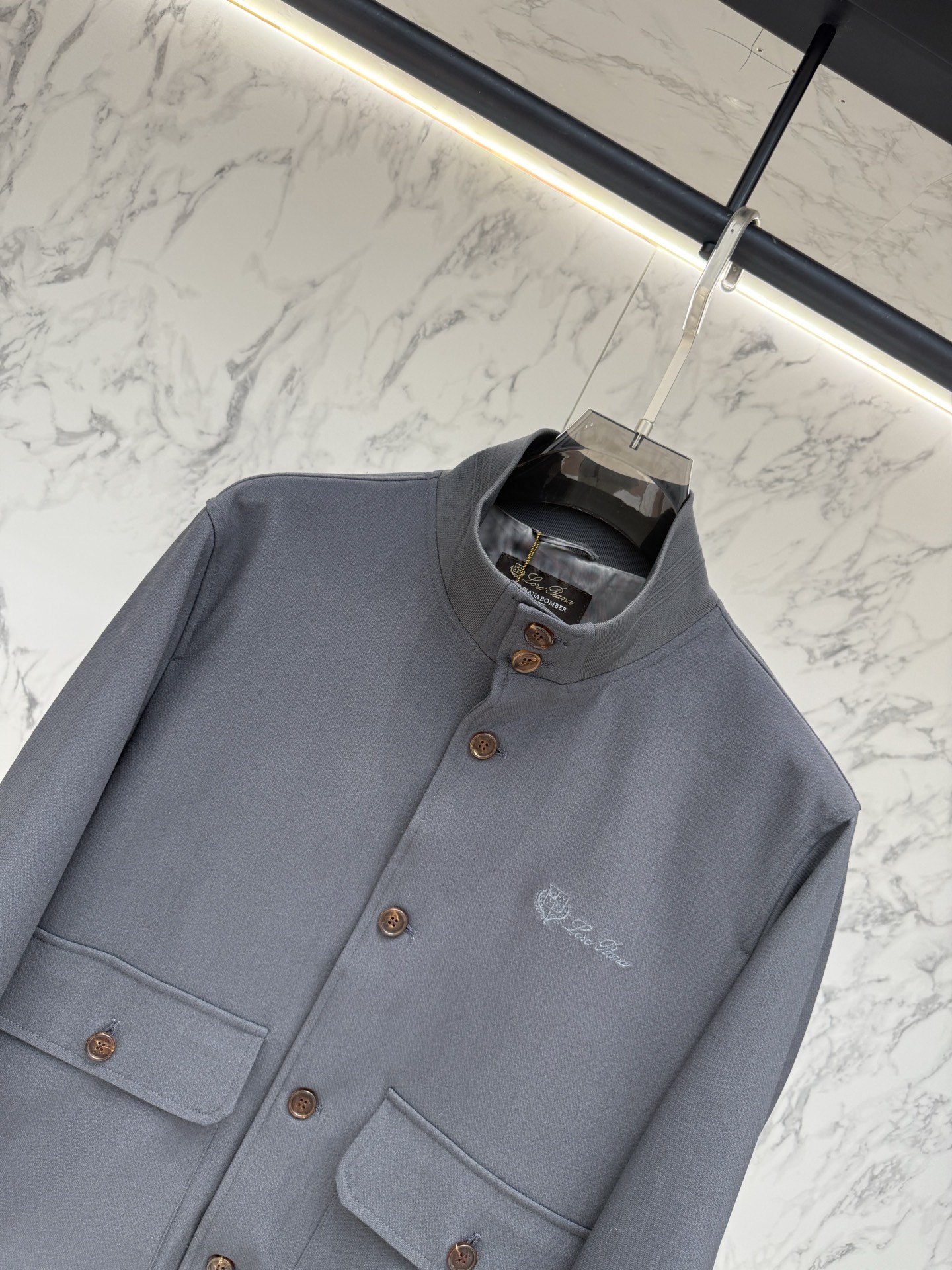 Loro piana 春款2026最新款时尚设计师款夹克外套.处处细节显工艺足够的高级 结构性剪裁的设计
