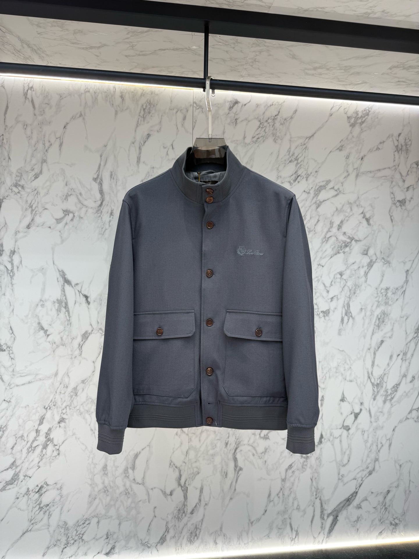 Loro piana 春款2026最新款时尚设计师款夹克外套.处处细节显工艺足够的高级 结构性剪裁的设计