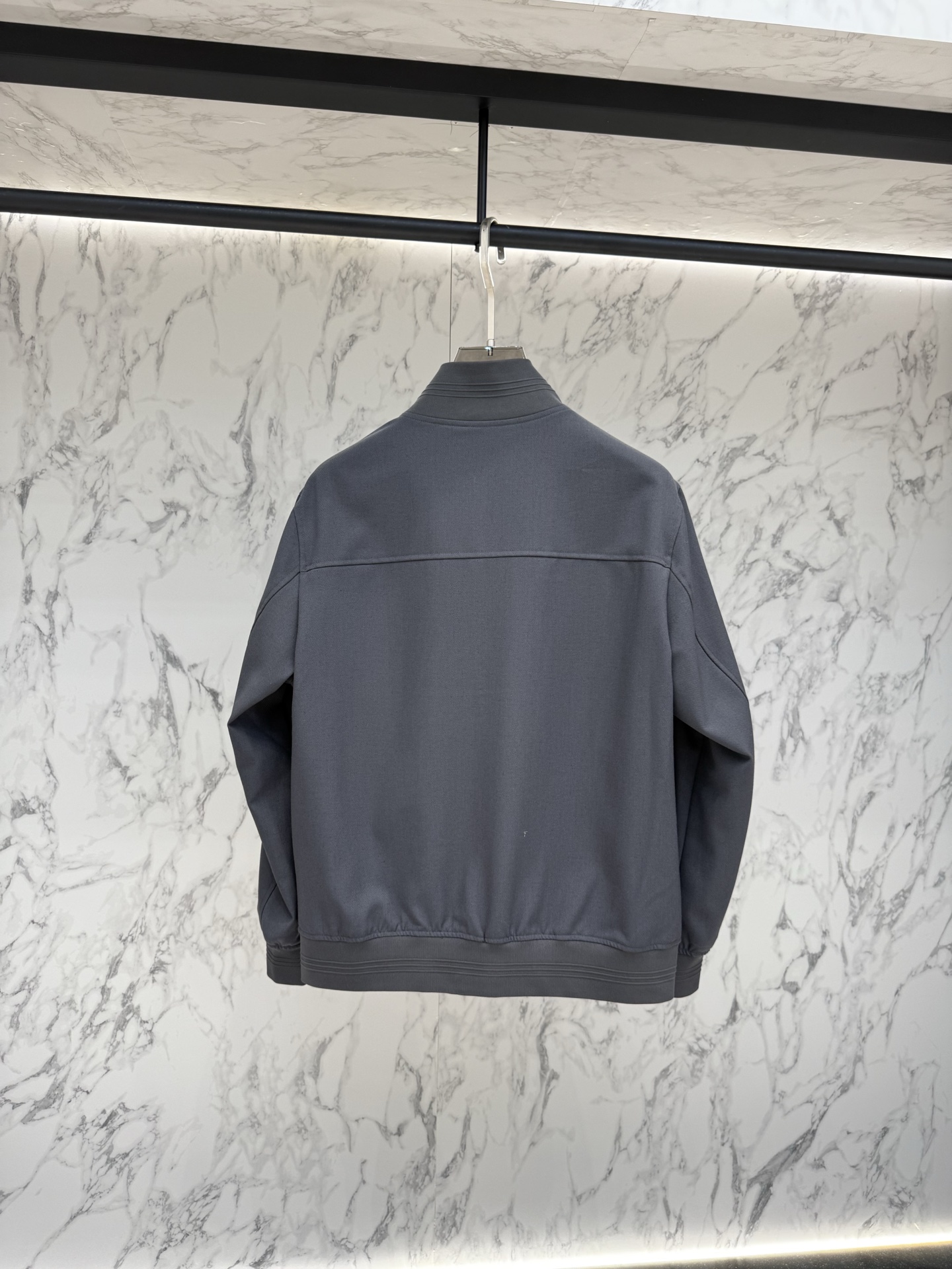 Loro piana 春款2026最新款时尚设计师款夹克外套.处处细节显工艺足够的高级 结构性剪裁的设计