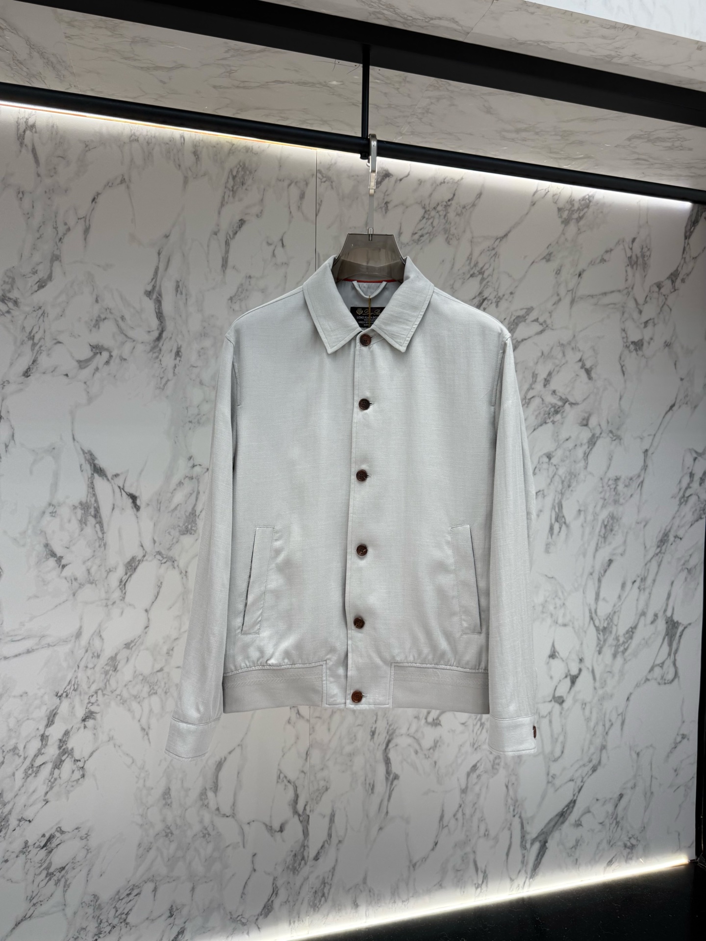 Loro piana 春款2026最新款时尚设计师款夹克外套.处处细节显工艺足够的高级 结构性剪裁的设计