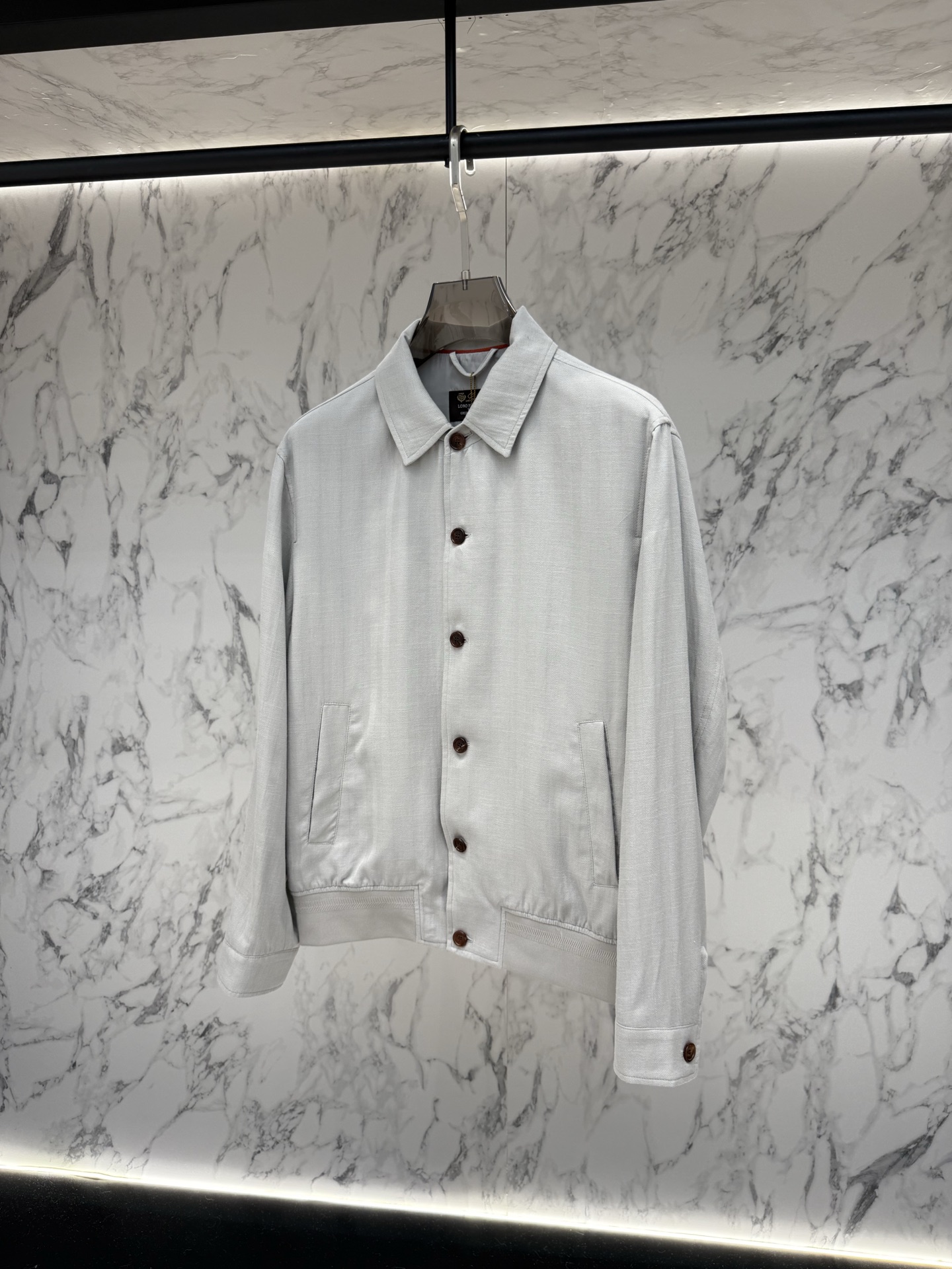 Loro piana 春款2026最新款时尚设计师款夹克外套.处处细节显工艺足够的高级 结构性剪裁的设计
