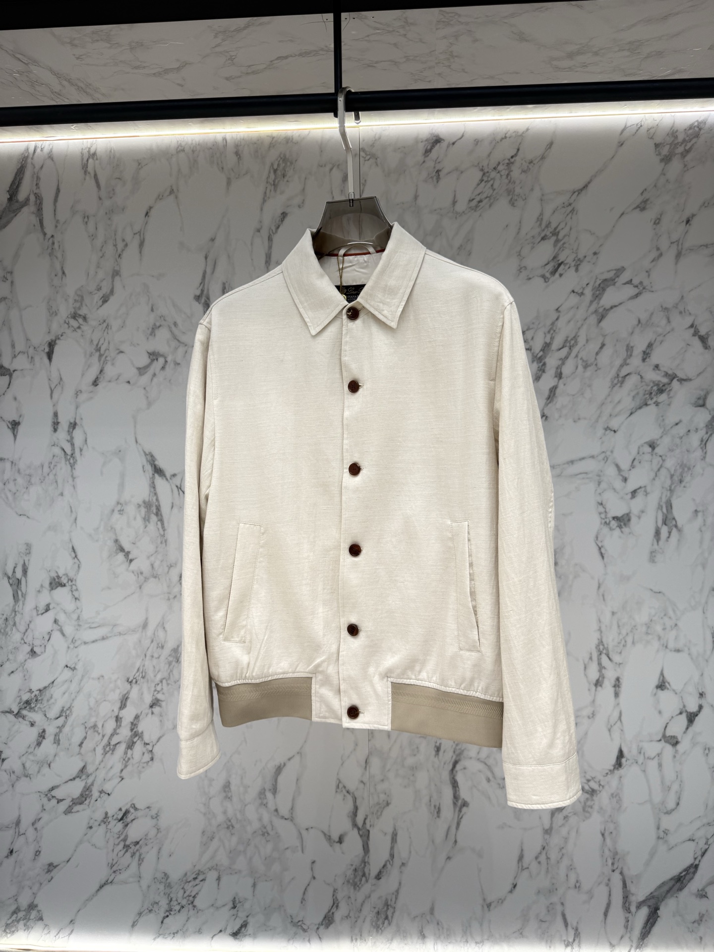 Loro piana 春款2026最新款时尚设计师款夹克外套.处处细节显工艺足够的高级 结构性剪裁的设计
