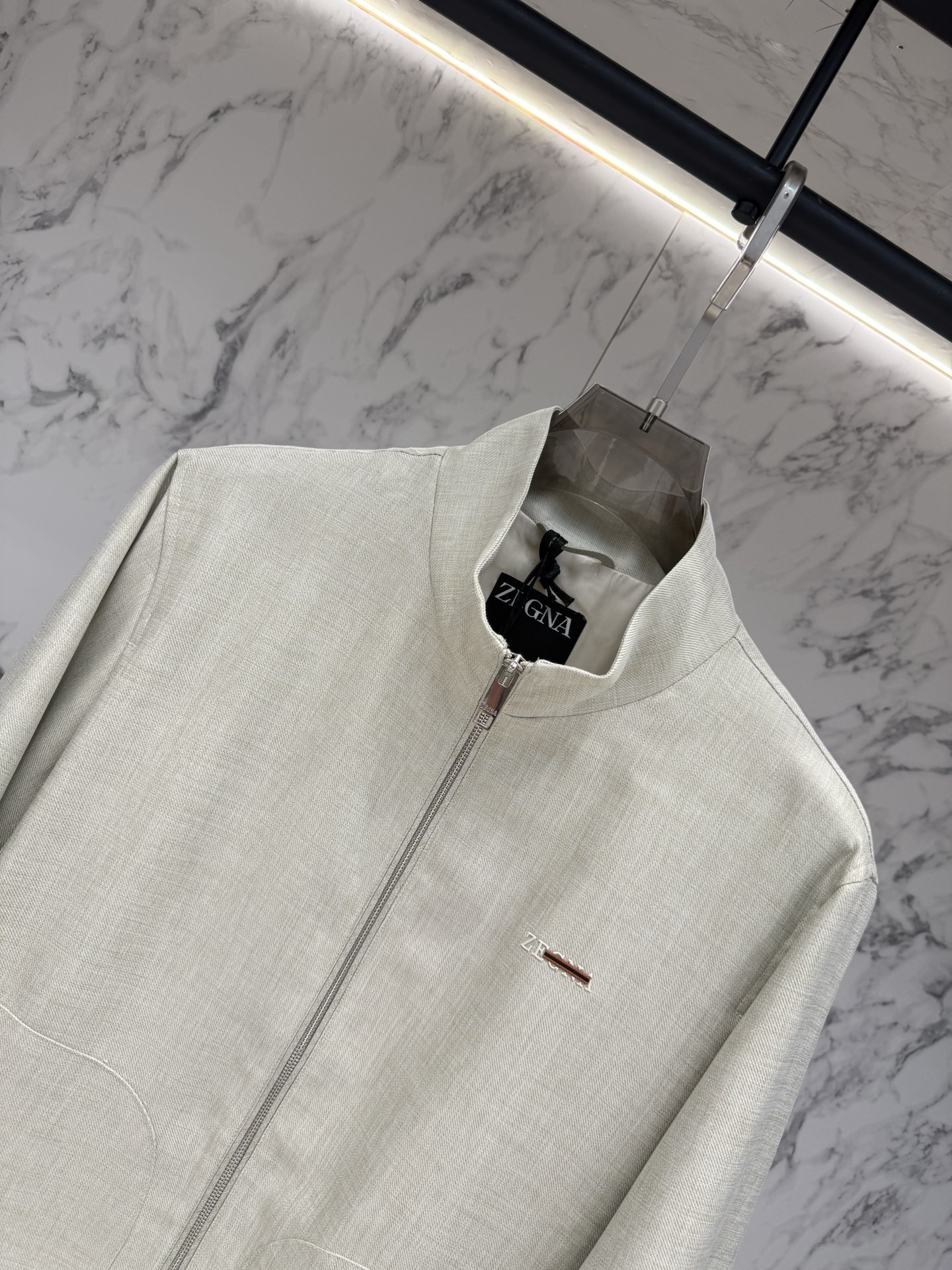 Zegna 春款2026最新款时尚设计师款夹克外套.处处细节显工艺足够的高级 结构性剪裁的设计改变来展现