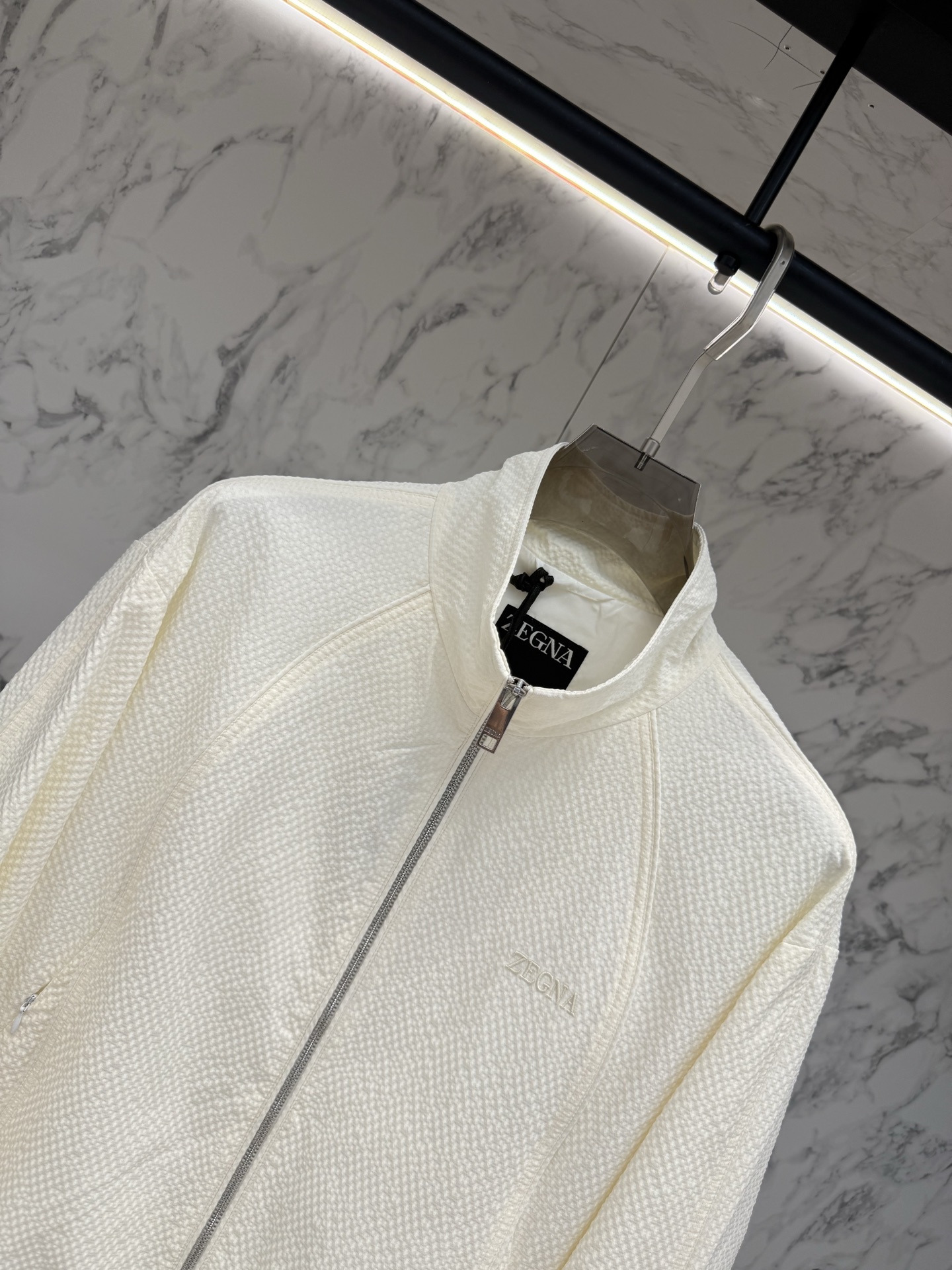 Zegna 春款2026最新款时尚设计师款夹克外套.处处细节显工艺足够的高级 结构性剪裁的设计改变来展现