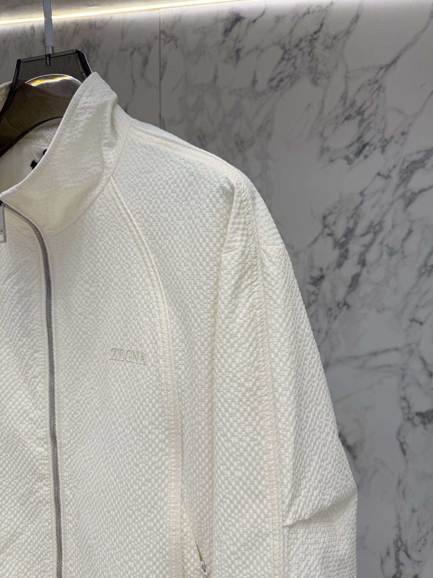 Zegna 春款2026最新款时尚设计师款夹克外套.处处细节显工艺足够的高级 结构性剪裁的设计改变来展现