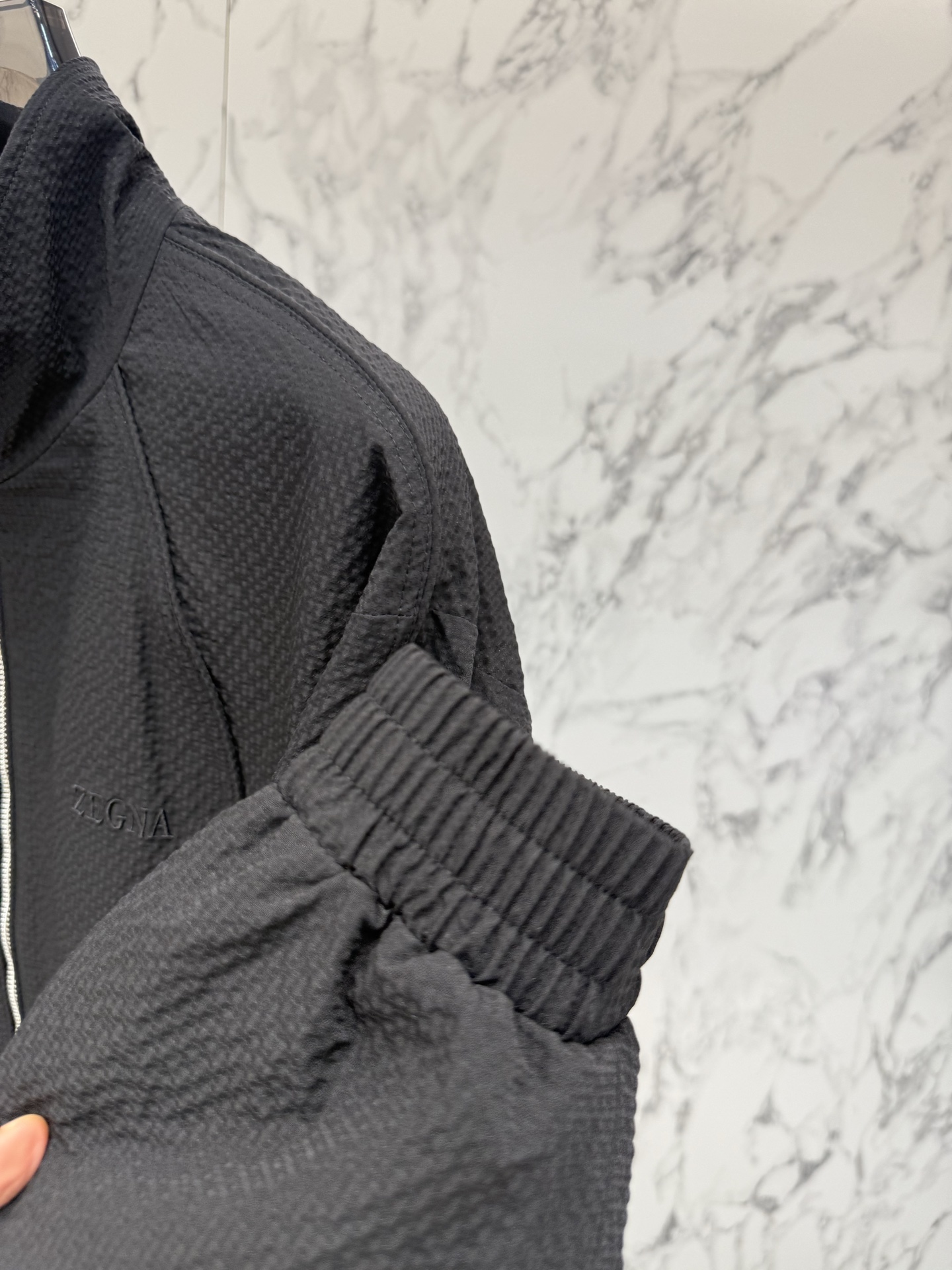 Zegna 春款2026最新款时尚设计师款夹克外套.处处细节显工艺足够的高级 结构性剪裁的设计改变来展现