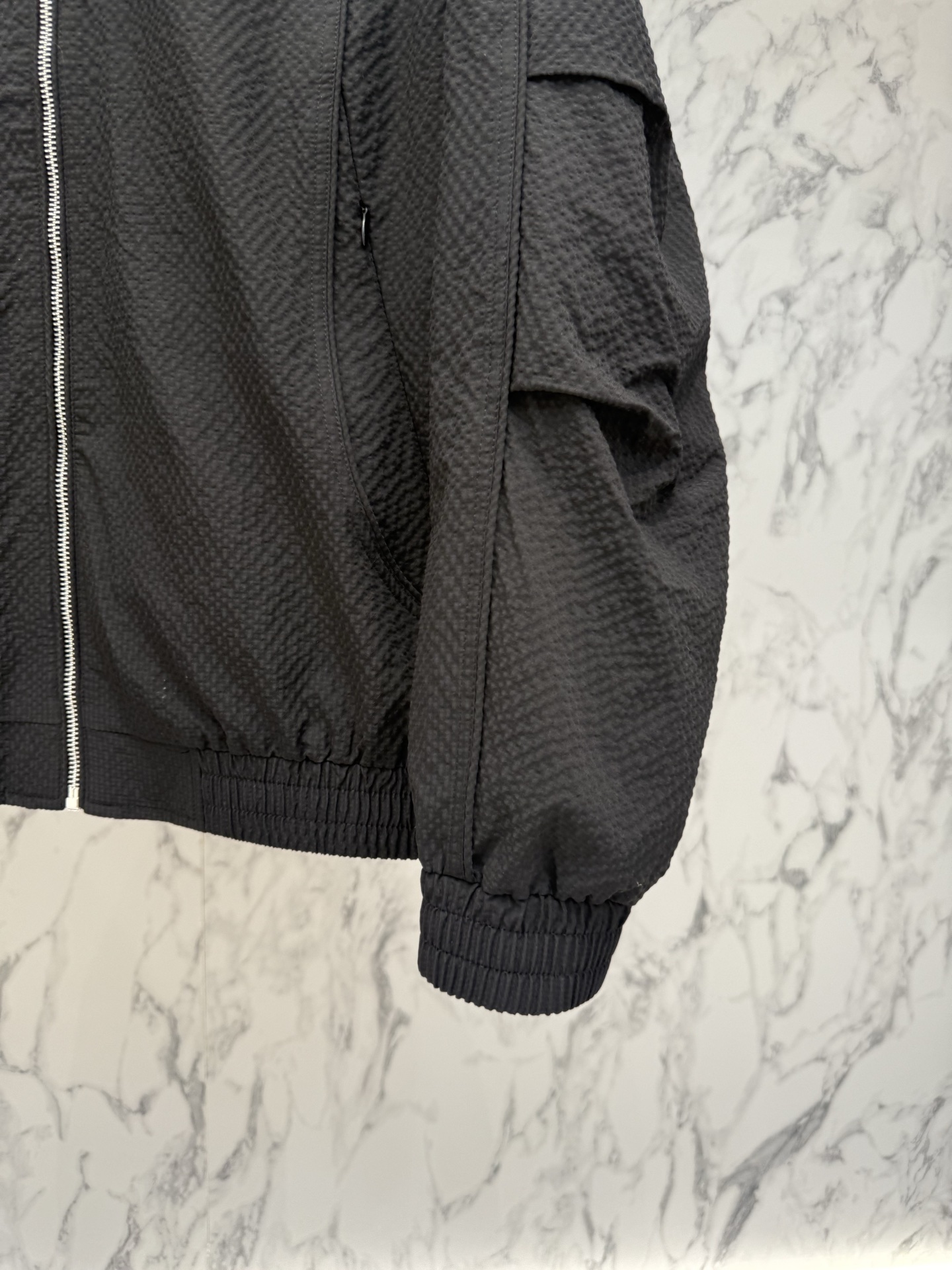 Zegna 春款2026最新款时尚设计师款夹克外套.处处细节显工艺足够的高级 结构性剪裁的设计改变来展现