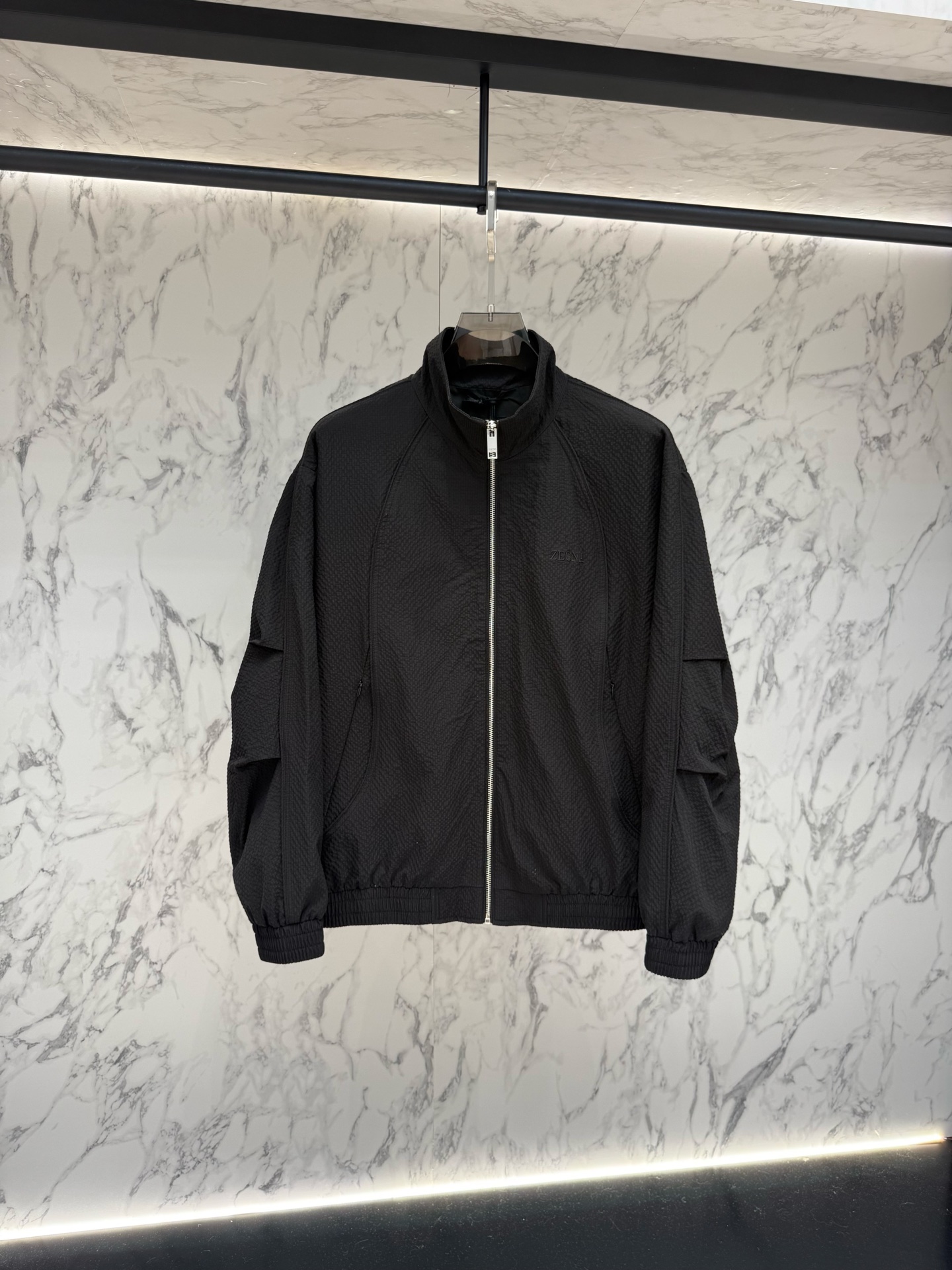 Zegna 春款2026最新款时尚设计师款夹克外套.处处细节显工艺足够的高级 结构性剪裁的设计改变来展现