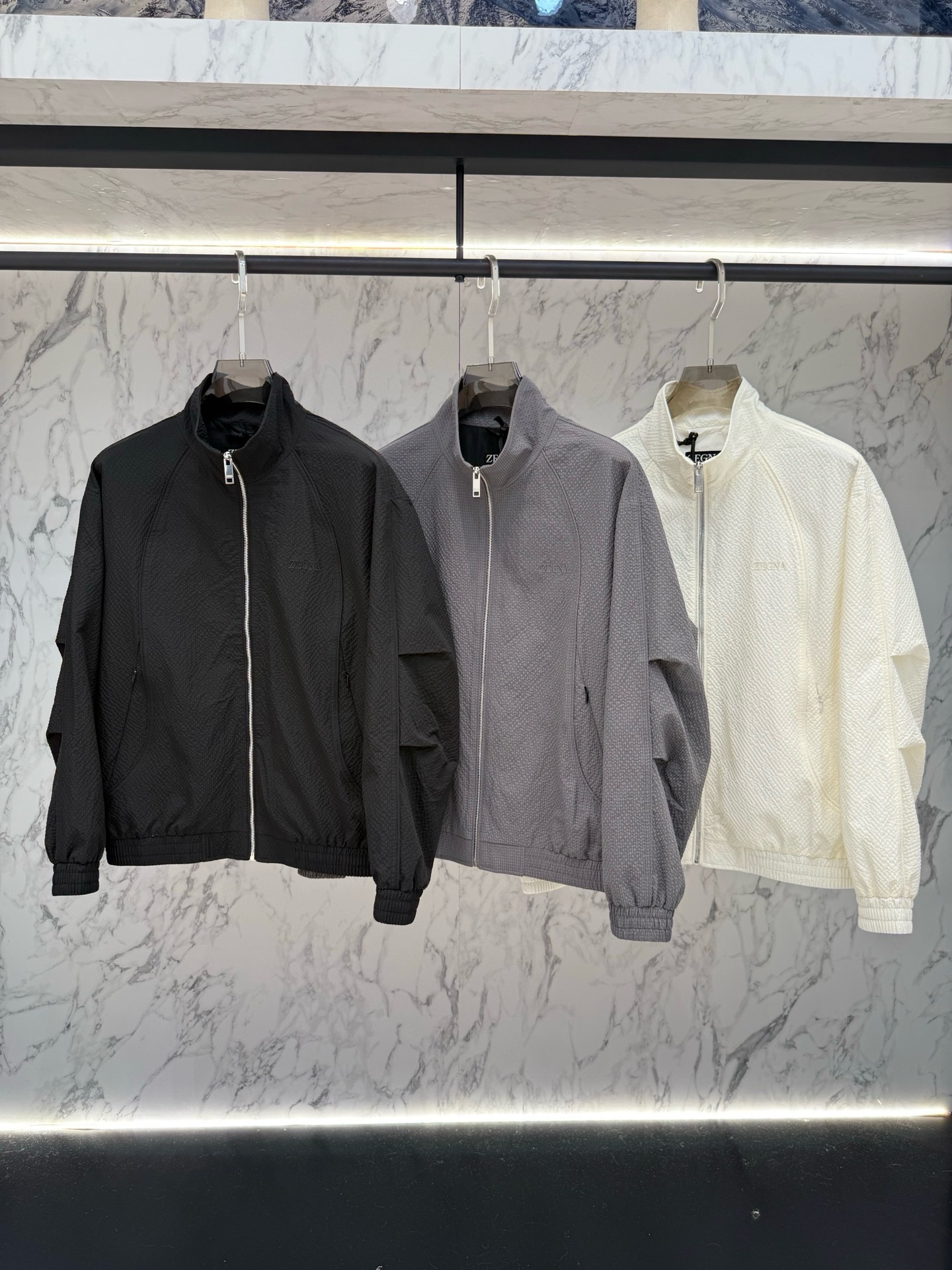Zegna 春款2026最新款时尚设计师款夹克外套.处处细节显工艺足够的高级 结构性剪裁的设计改变来展现