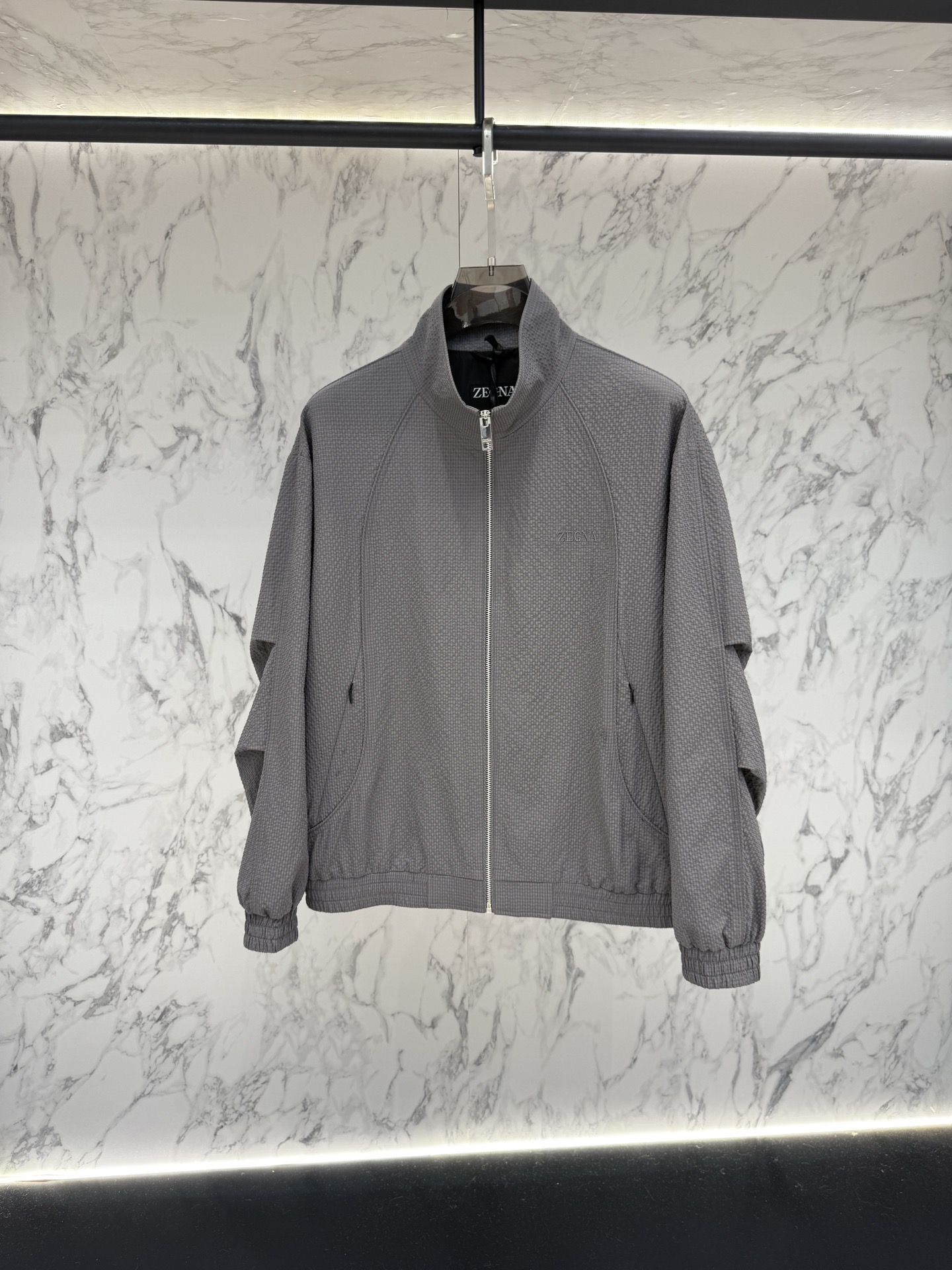 Zegna 春款2026最新款时尚设计师款夹克外套.处处细节显工艺足够的高级 结构性剪裁的设计改变来展现