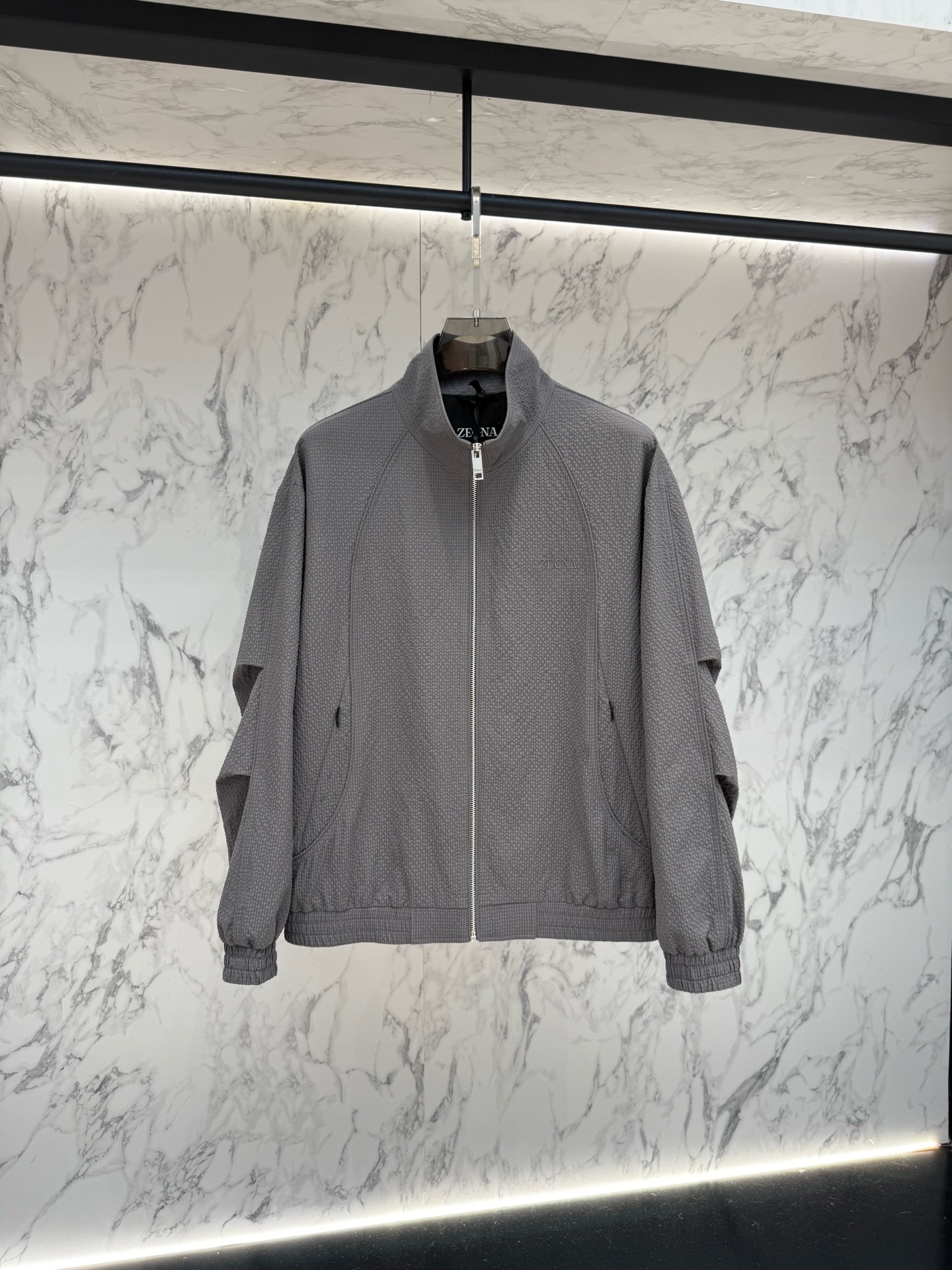 Zegna 春款2026最新款时尚设计师款夹克外套.处处细节显工艺足够的高级 结构性剪裁的设计改变来展现