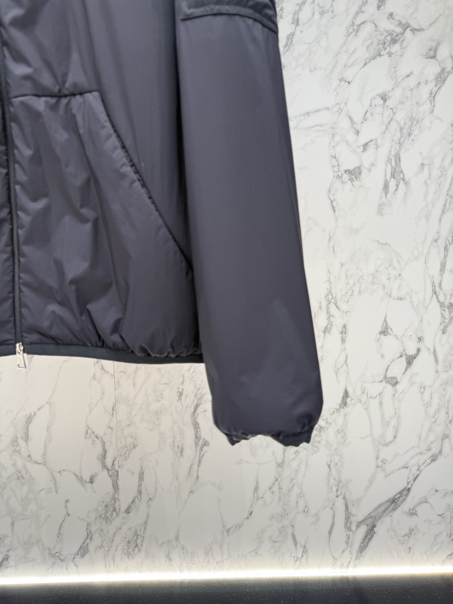 Moncler 顶级版本羽绒服最新款时尚设计师款羽绒外套.处处细节显工艺足够的高级   结构性剪裁的设计改变来展现男士多