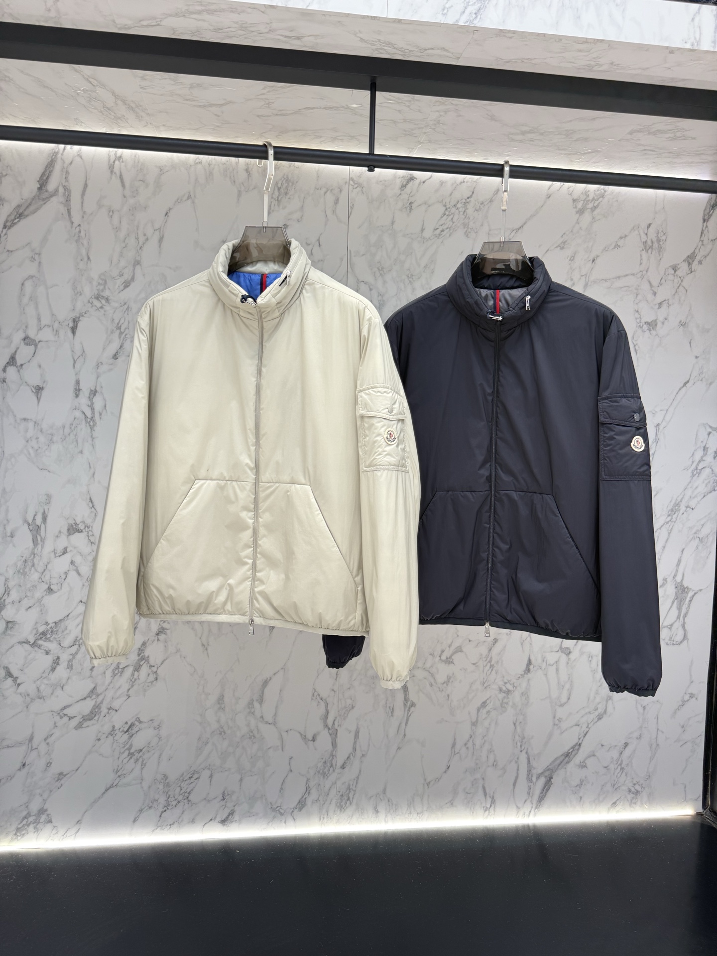 Moncler 顶级版本羽绒服最新款时尚设计师款羽绒外套.处处细节显工艺足够的高级   结构性剪裁的设计改变来展现男士多