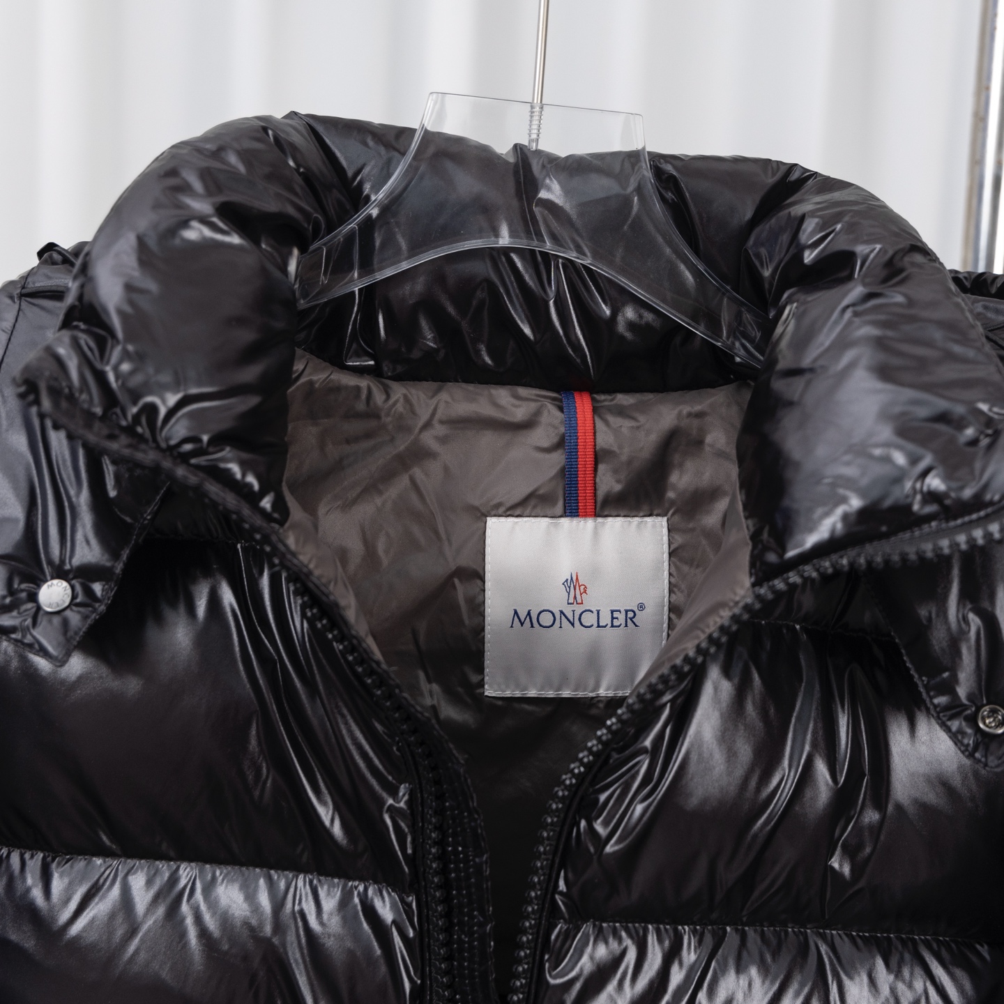 Moncler Maya 短款羽绒服 - 高性能・上質素材