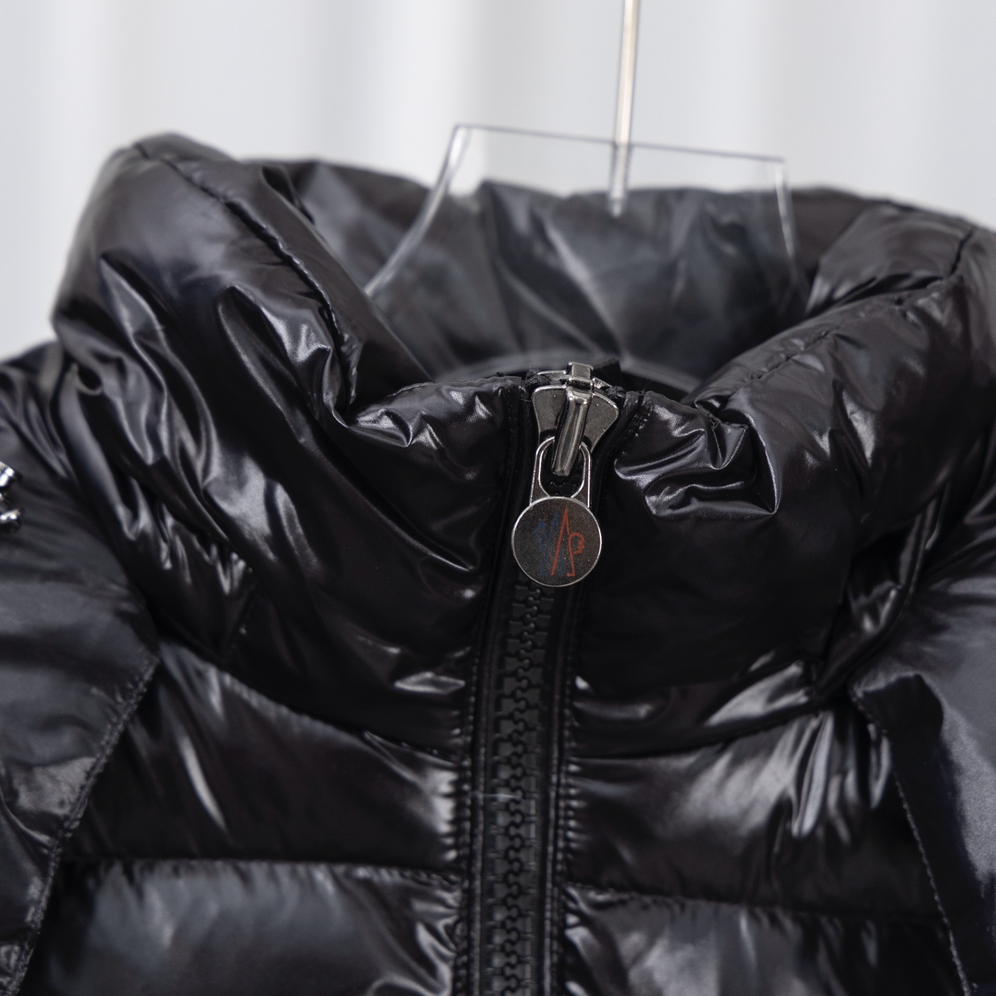 Moncler Maya 短款羽绒服 - 高性能・上質素材