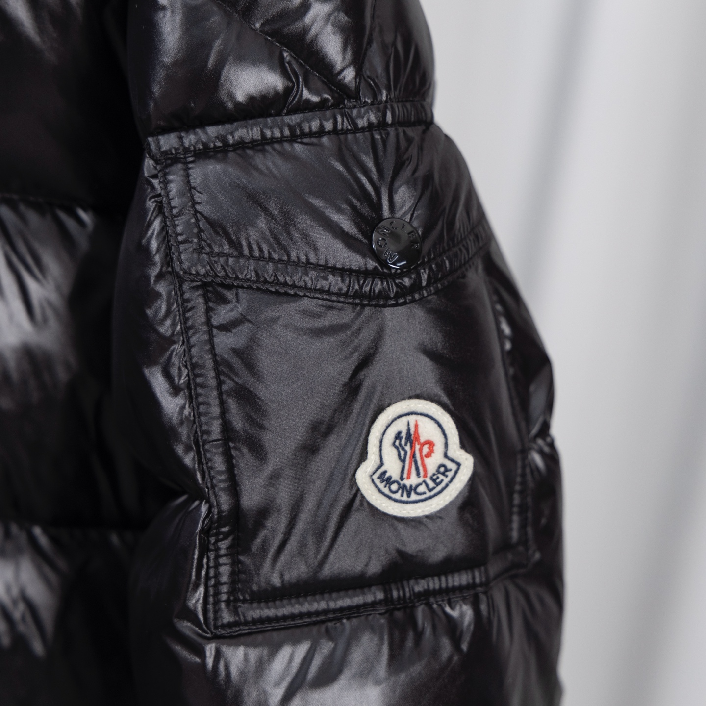 Moncler Maya 短款羽绒服 - 高性能・上質素材