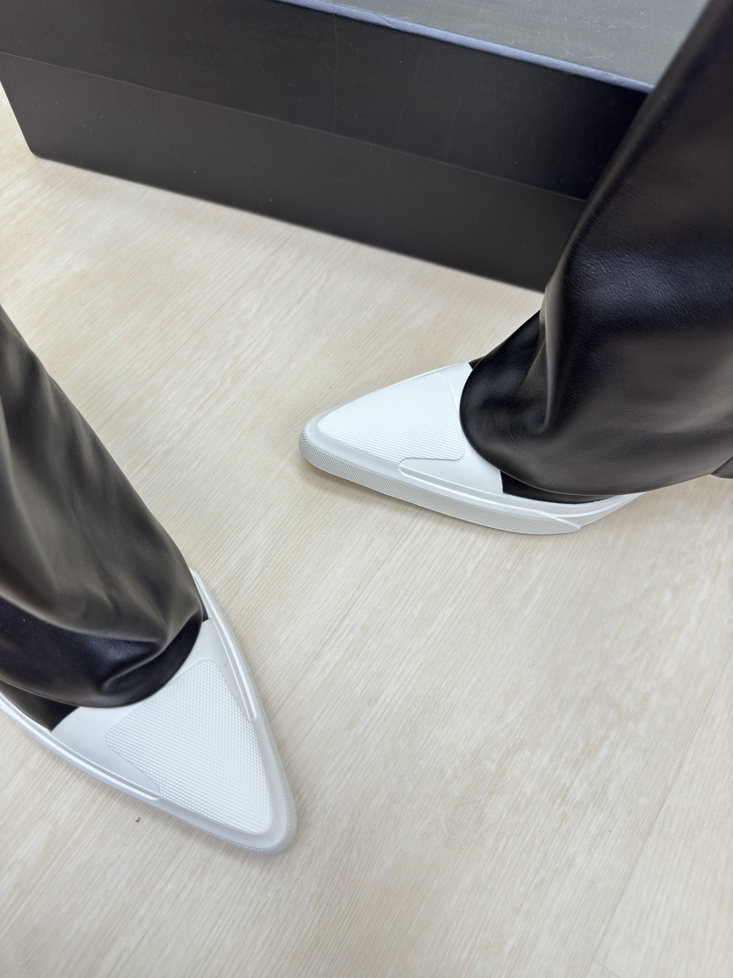 Luxury Designer Brand Shoes: Dym*nlatry Collection Highlights Black, National Tide, and Quality Craftsmanship - 图片 9