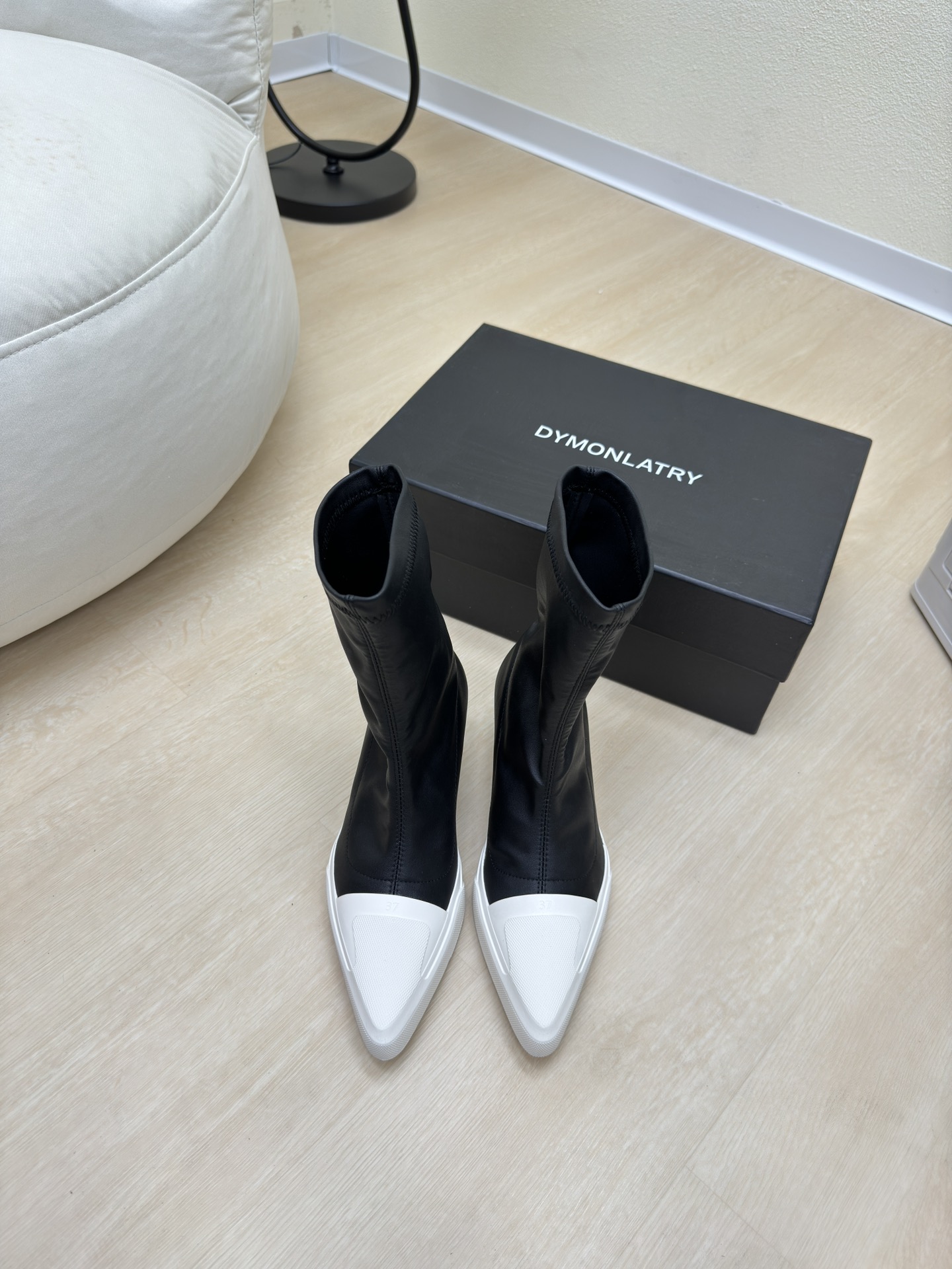 Luxury Pointy Sneakers: National Tide, Designer Brand, Long Legs, Quality Materials
