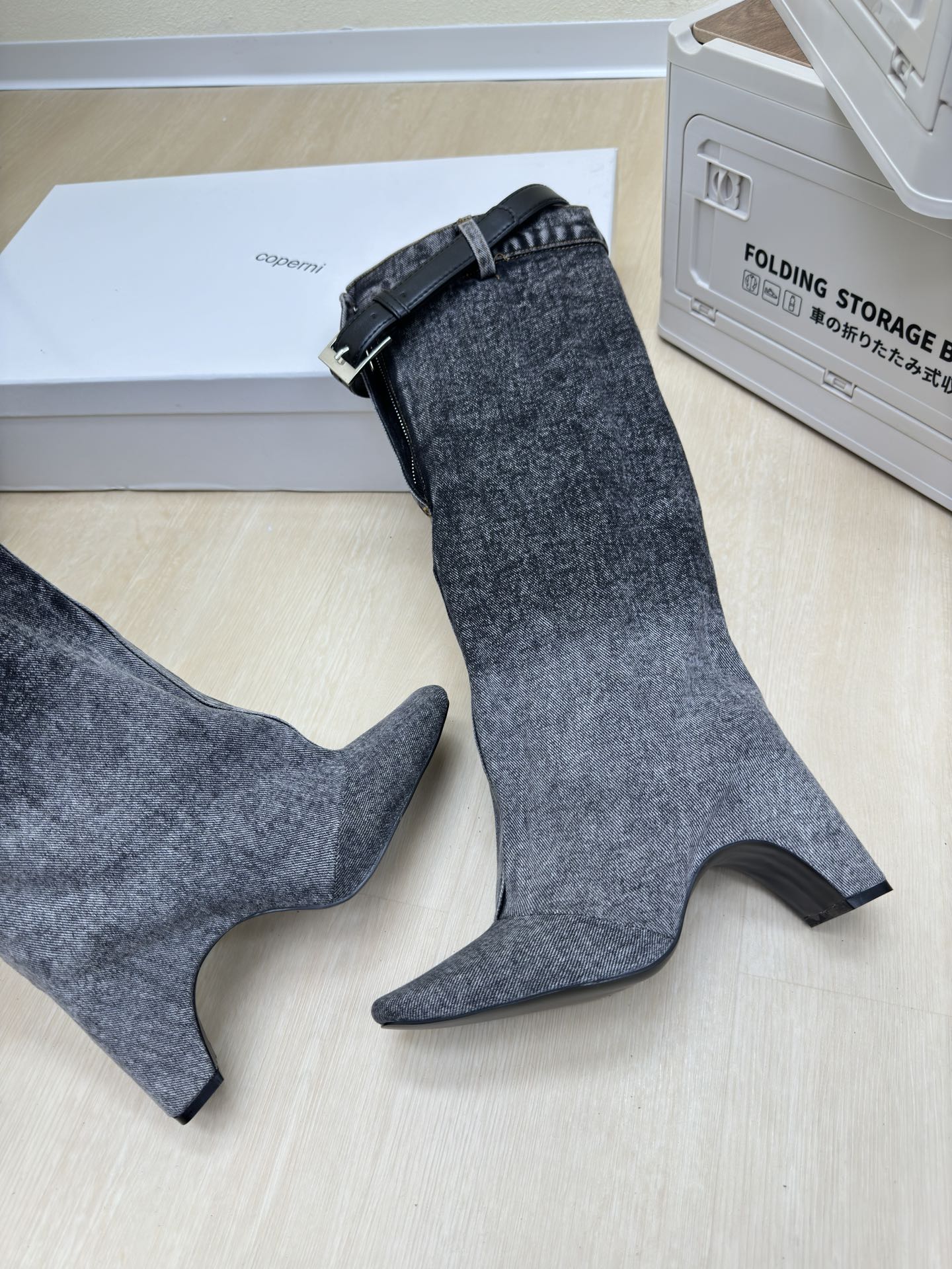 Parisian Brand Coperni: Elegant Boots in Black, Flawless Tailoring, Limited Availability - 图片 3