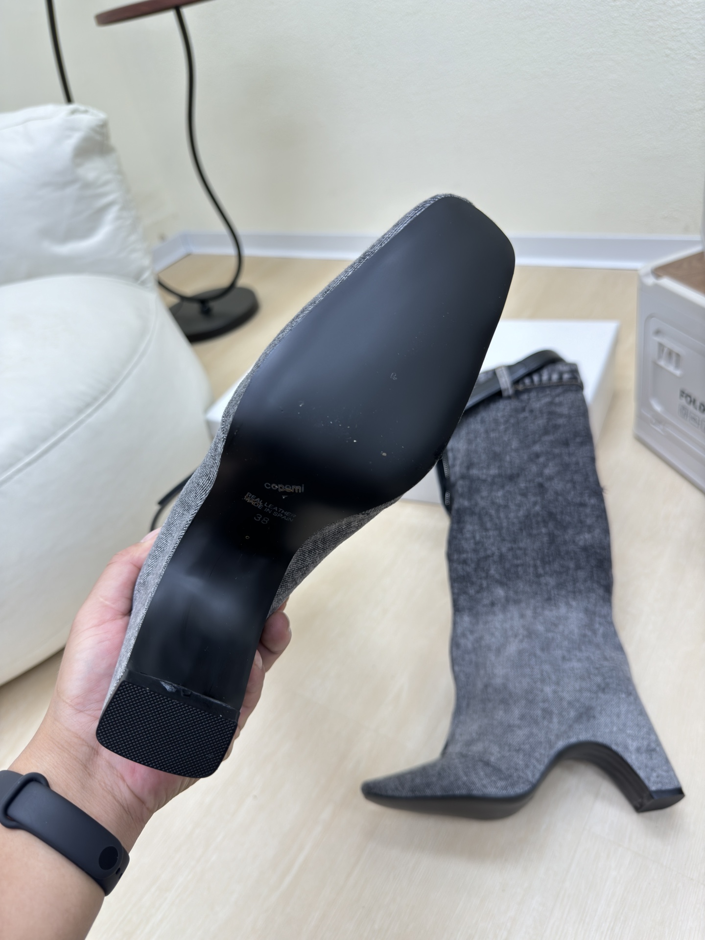 Parisian Brand Coperni: Elegant Boots in Black, Flawless Tailoring, Limited Availability - 图片 4