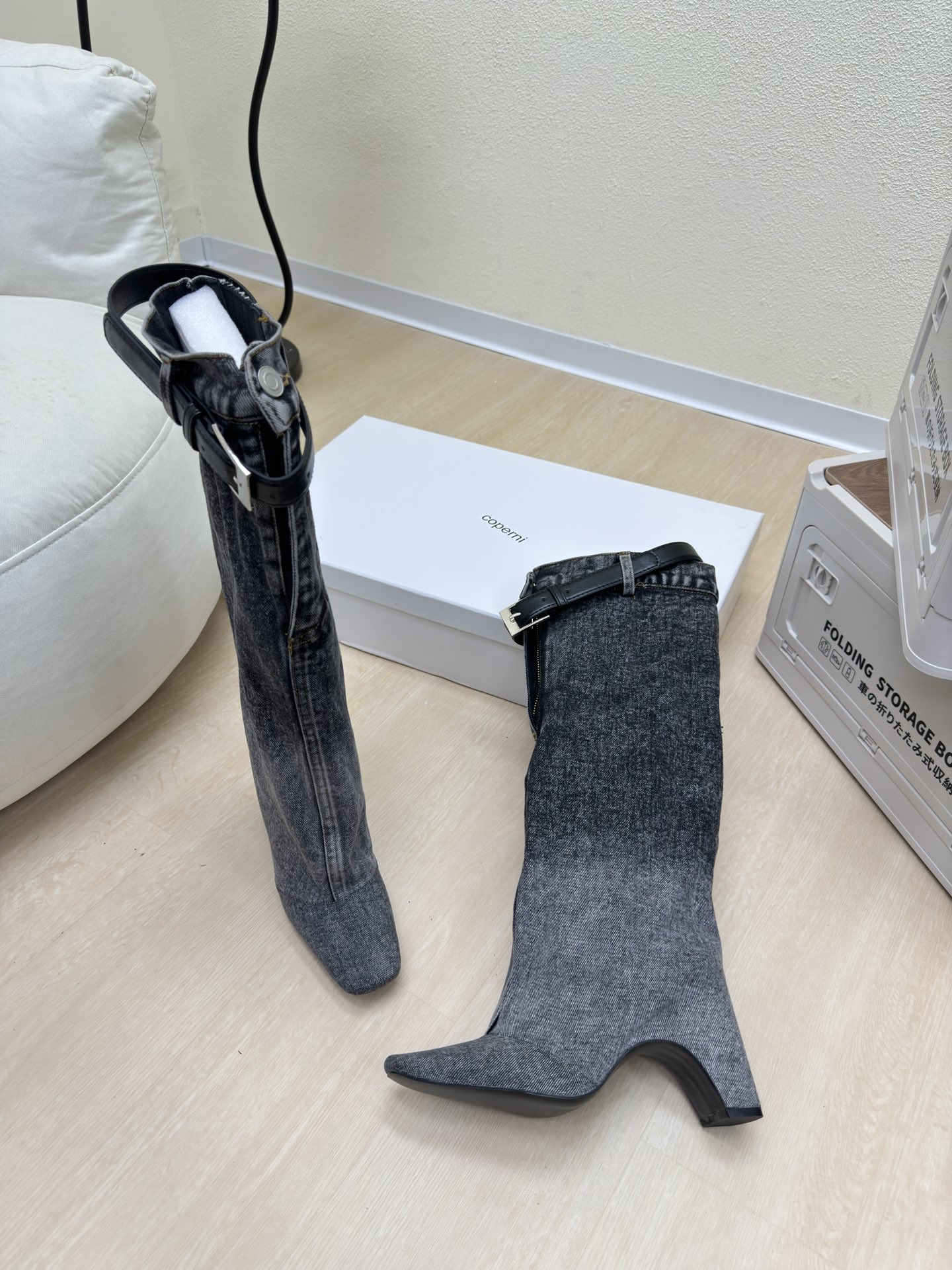 Parisian Brand Coperni: Elegant Boots in Black, Flawless Tailoring, Limited Availability - 图片 2