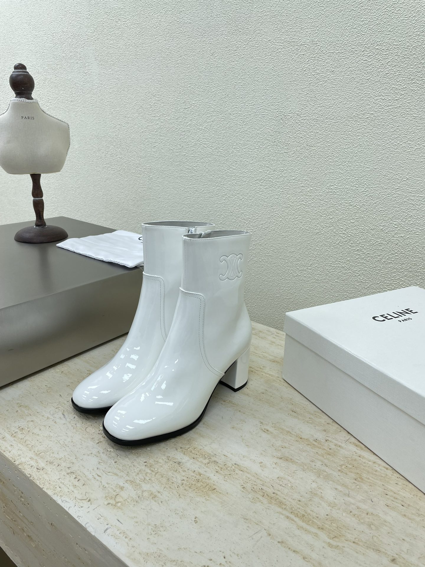 Celine Bottes Courtes Blanc Genuine Leather Peau de mouton Cuir verni