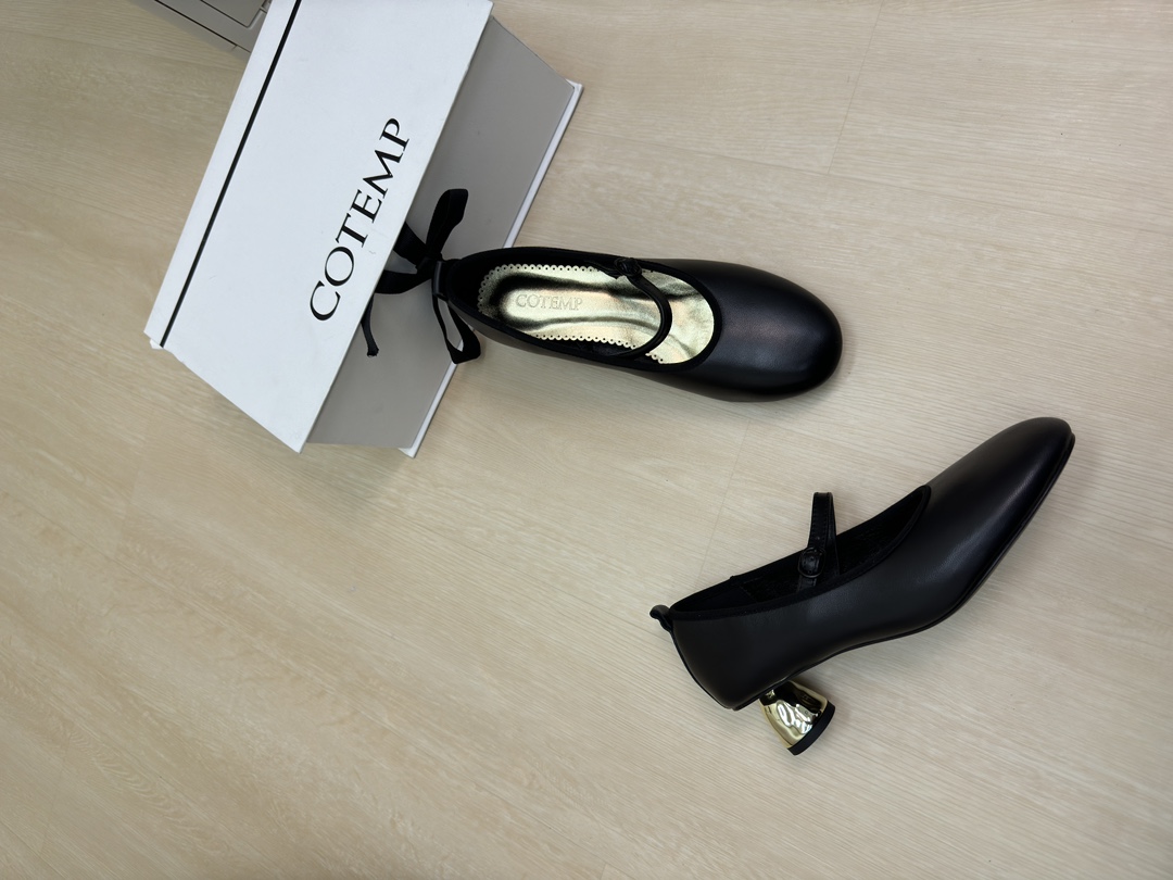 “Metallic Mary Jane Shoes: Glamorous Skin, Gold, and Rebellion in a Delicate Body” - 图片 8