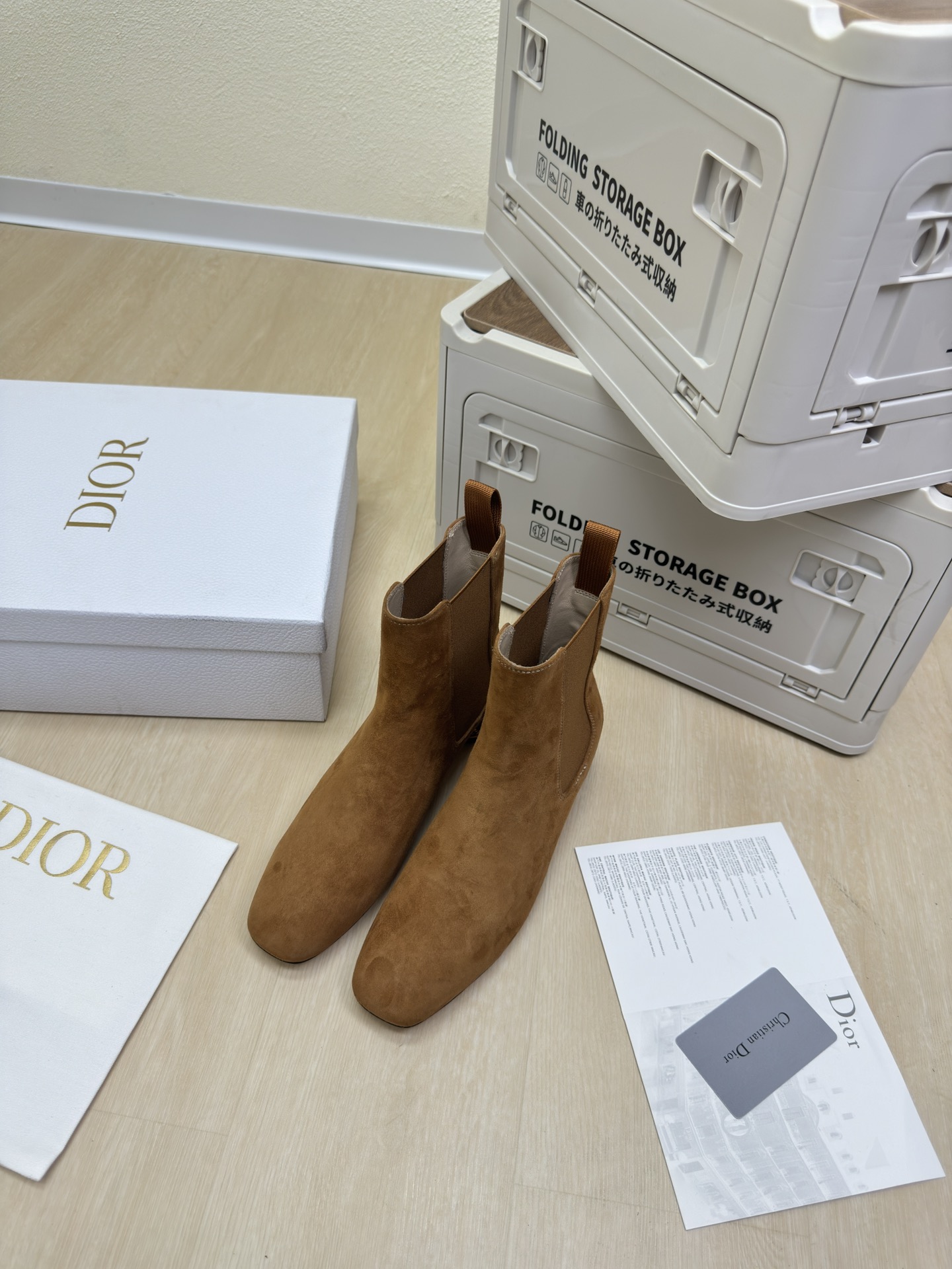 NO:459343,CD Chelsea elastic boots CD bamboo cage heel original consistent brown high version small cashmere leather full texture shoe shape upgrade to the ultimate foot feeling super beauty This year's essential fashion items D-DOLL series classic pearl accessories fashionable and versatile, full of girlishness, more joyful, hardware inlay craftsmanship The original outsole is printed with brand logo, the decoration is a little bit of hourly outfit. Flat sole is versatile. Sheepskin foot pads and inner color choice Italian leather outsole gilded Size 34 35 36 37 38 39 40 41 42 (34 40 41 42 Customized size) With original packaging, boots, boots, sheepskin, Leather soles19860909CD切尔西 松紧靴 CD竹笼跟 原版一致 棕色 高版 小羊绒皮 质感满满 鞋型升级到极致脚感 超级美 今年必不可少的时尚单品 D-DOLL系列经典珍珠配饰时髦又百搭,少女感十足 欣喜不止一点点 五金镶嵌工艺  原版大底印有品牌logo,装饰搭配有一点点小时装.平底百搭.  羊皮垫脚和内里  颜色选择 意大利真皮大底 鎏金 码数34 35 36 37 38 39 40 41 42 （34 40 41 42 定做码数） 配原版包装,靴子,boots,sheepskin,Leather soles,Women's Shoes