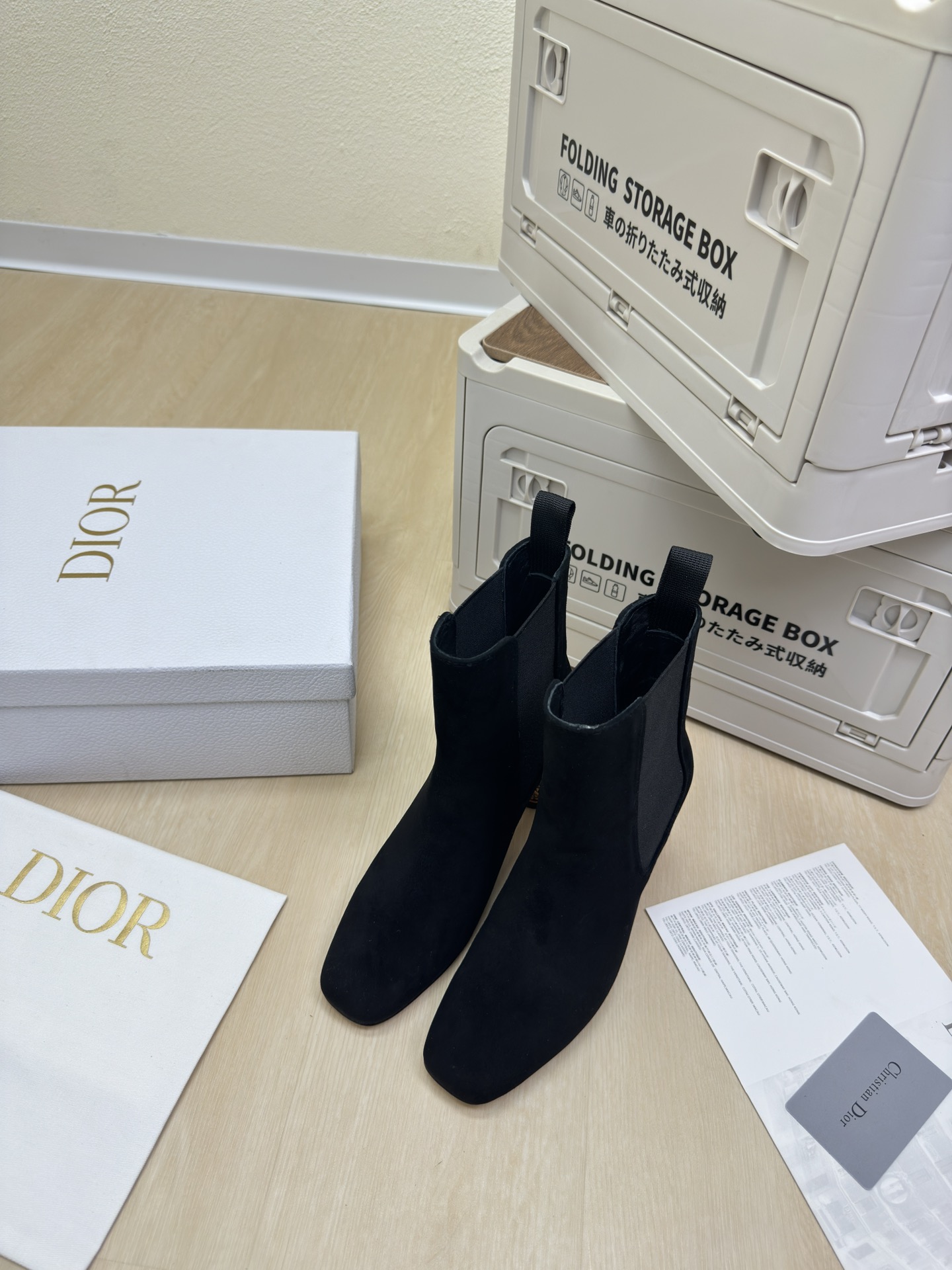 NO:459358,High heels CD Chelsea elastic boots CD bamboo cage heels original consistent high version small cashmere leather full texture shoe shape upgrade to the ultimate foot feeling super beauty This year's essential fashion items D-DOLL series classic pearl accessories fashionable and versatile, full of girlishness, more joyful, hardware inlay craftsmanship The original outsole is printed with brand logo, the decoration is a little bit of hourly outfit. Flat sole versatile. Sheepskin footrest and inner color choice Italian leather outsole gilded Size 34 35 36 37 38 39 40 41 42 (34 40 41 42 Customized size) With original packaging, boots, boots, sheepskin, Leather soles19860909高跟 CD切尔西 松紧靴 CD竹笼跟 原版一致  高版 小羊绒皮 质感满满 鞋型升级到极致脚感 超级美 今年必不可少的时尚单品 D-DOLL系列经典珍珠配饰时髦又百搭,少女感十足 欣喜不止一点点 五金镶嵌工艺  原版大底印有品牌logo,装饰搭配有一点点小时装.平底百搭.  羊皮垫脚和内里  颜色选择 意大利真皮大底 鎏金 码数34 35 36 37 38 39 40 41 42 （34 40 41 42 定做码数） 配原版包装,靴子,boots,sheepskin,Leather soles,Women's Shoes