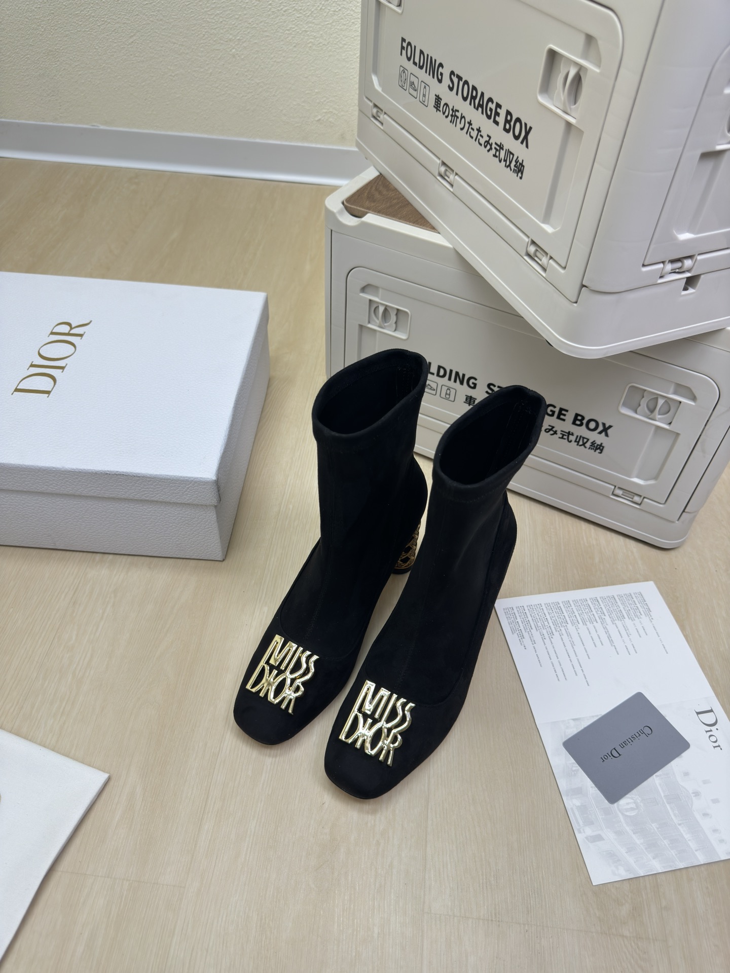 NO:459401,High-heeled elastic boots CD bamboo cage heels The original version is consistent Black High-version Elastic material Full texture Shoe shape upgraded to the ultimate foot feeling Super beauty This year's essential fashion items D-DOLL series classic pearl accessories are fashionable and versatile, full of girlishness, and more joyful. Hardware inlay craftsmanship The original outsole is printed with brand logo, and the decoration is a little bit of hourly wear. Flat sole is versatile. Sheepskin footbed and inner color choice Italian leather outsole Gilded Size 34 35 36 37 38 39 40 41 42 (34 40 41 42 Customized Size ) With original packaging, boots, boots, sheepskin, Leather soles19860909高跟弹力靴 CD竹笼跟 原版一致 黑色 高版 弹力材质 质感满满 鞋型升级到极致脚感 超级美 今年必不可少的时尚单品 D-DOLL系列经典珍珠配饰时髦又百搭,少女感十足 欣喜不止一点点 五金镶嵌工艺  原版大底印有品牌logo,装饰搭配有一点点小时装.平底百搭.  羊皮垫脚和内里  颜色选择 意大利真皮大底 鎏金 码数34 35 36 37 38 39 40 41 42 （34 40 41 42 定做码数） 配原版包装,靴子,boots,sheepskin,Leather soles,Women's Shoes