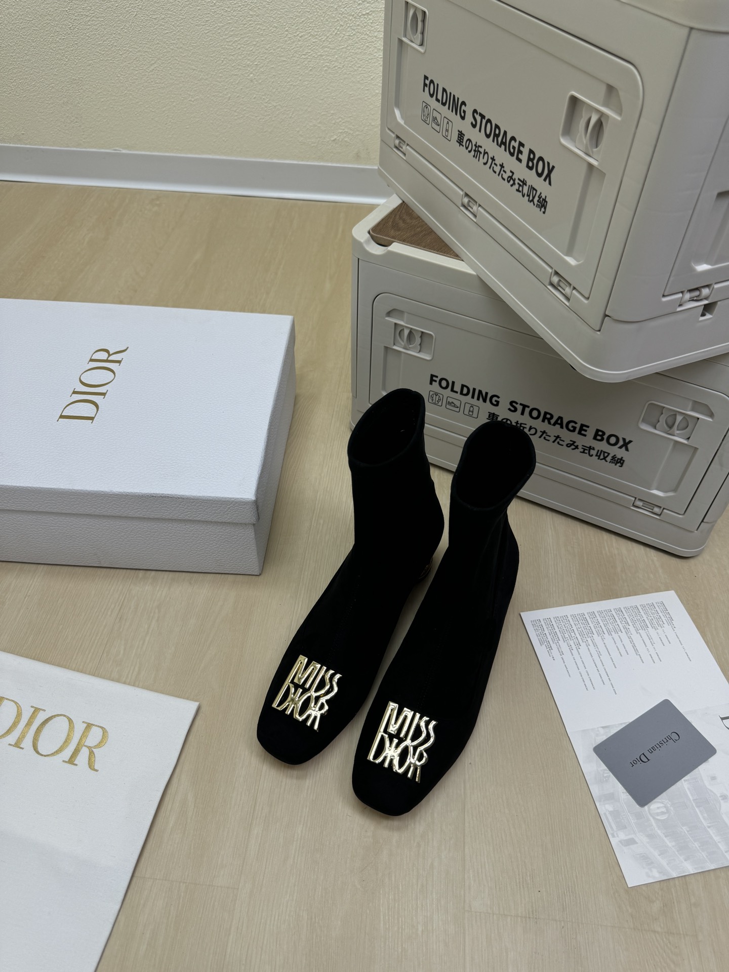 NO:459345,Medium heel elastic boots CD bamboo cage heel original consistent high version elastic material full texture shoe shape upgrade to the ultimate foot feeling super beauty This year's essential fashion item D-DOLL series classic pearl accessories fashionable and versatile, full of girlishness, more joyful, hardware inlay craftsmanship The original outsole is printed with brand logo, the decoration is a little bit of hourly outfit. Flat sole is versatile. Sheepskin footbed and inner color choice Italian leather outsole gilded Size 34 35 36 37 38 39 40 41 42 (34 40 41 42 Customized size) With original packaging, boots, boots, sheepskin, Leather soles19860909中跟 弹力靴 CD竹笼跟 原版一致  高版 弹力材质 质感满满 鞋型升级到极致脚感 超级美 今年必不可少的时尚单品 D-DOLL系列经典珍珠配饰时髦又百搭,少女感十足 欣喜不止一点点 五金镶嵌工艺  原版大底印有品牌logo,装饰搭配有一点点小时装.平底百搭.  羊皮垫脚和内里  颜色选择 意大利真皮大底 鎏金 码数34 35 36 37 38 39 40 41 42 （34 40 41 42 定做码数） 配原版包装,靴子,boots,sheepskin,Leather soles,Women's Shoes