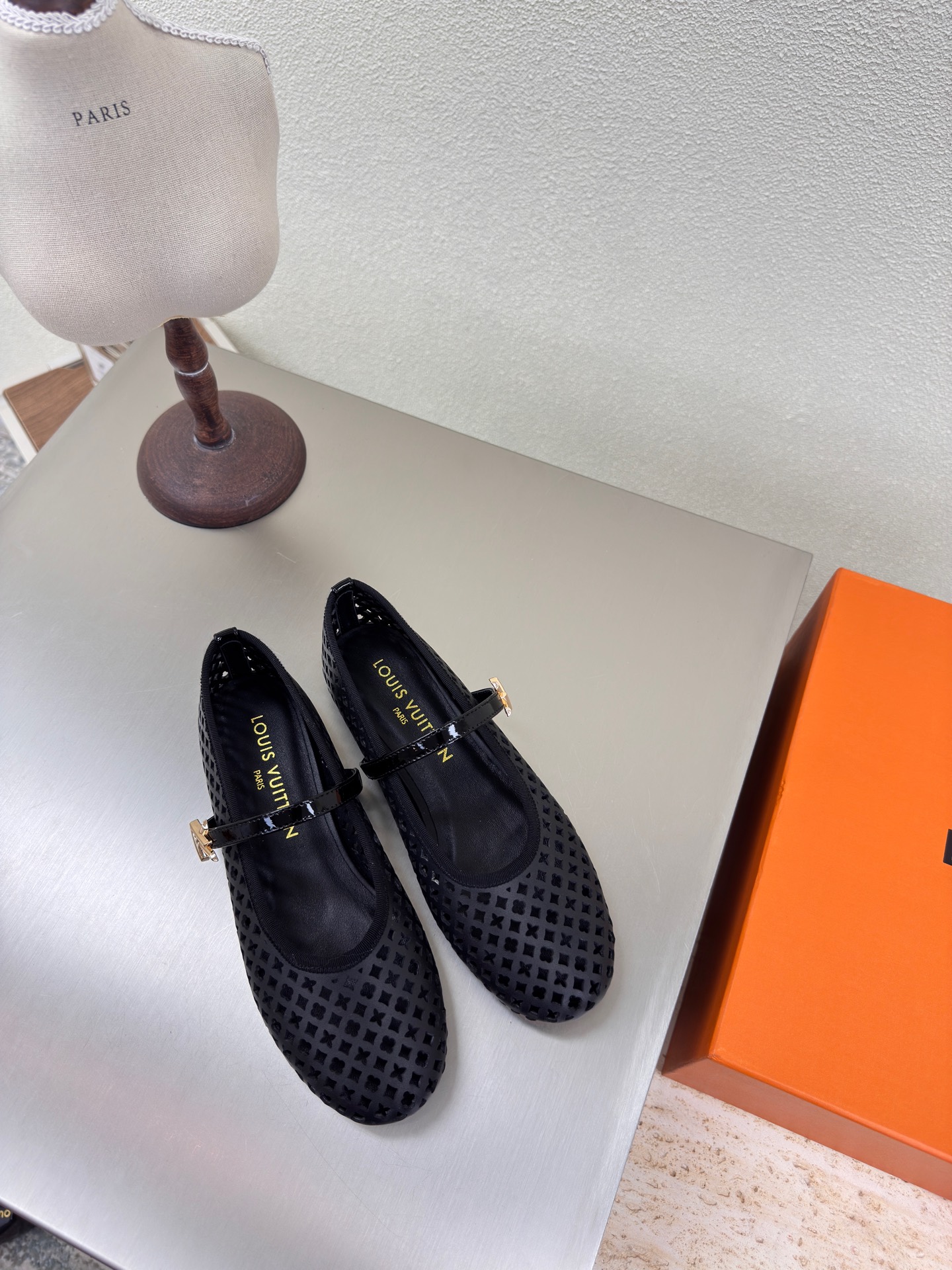 NO:260159,The full series of L donkey ballet shoes, super cost-effective, presbyterian hollow series, black LV creation allows LV to still provide stunning and desire for creators and young players. 5 new colors have been produced and new. The actual product has been fully exposed and is expected to be released in the near future!  Calfskin material High quality Flawless Sole Italian leather outsole Size 35 36 37 38 39 40 41, ballet shoes, louis vuitton, louis vuitton, cowhide, Leather soles19860909全系列 L驴 芭蕾舞鞋 超高性价比 老花镂空系列 黑色 LV 打造 使得 LV  仍能为创作者、青年玩家,提供惊艳和渴望. 5 种款新配色再次高产上新,目前实物已经全面曝光,预计将在近期陆续发布！ 材质小牛皮 高品质 无瑕疵 鞋底意大利真皮大底 码数 35 36 37 38 39 40 41,芭蕾舞鞋,louis vuitton,louis vuitton,cowhide,Leather soles,Women's Shoes