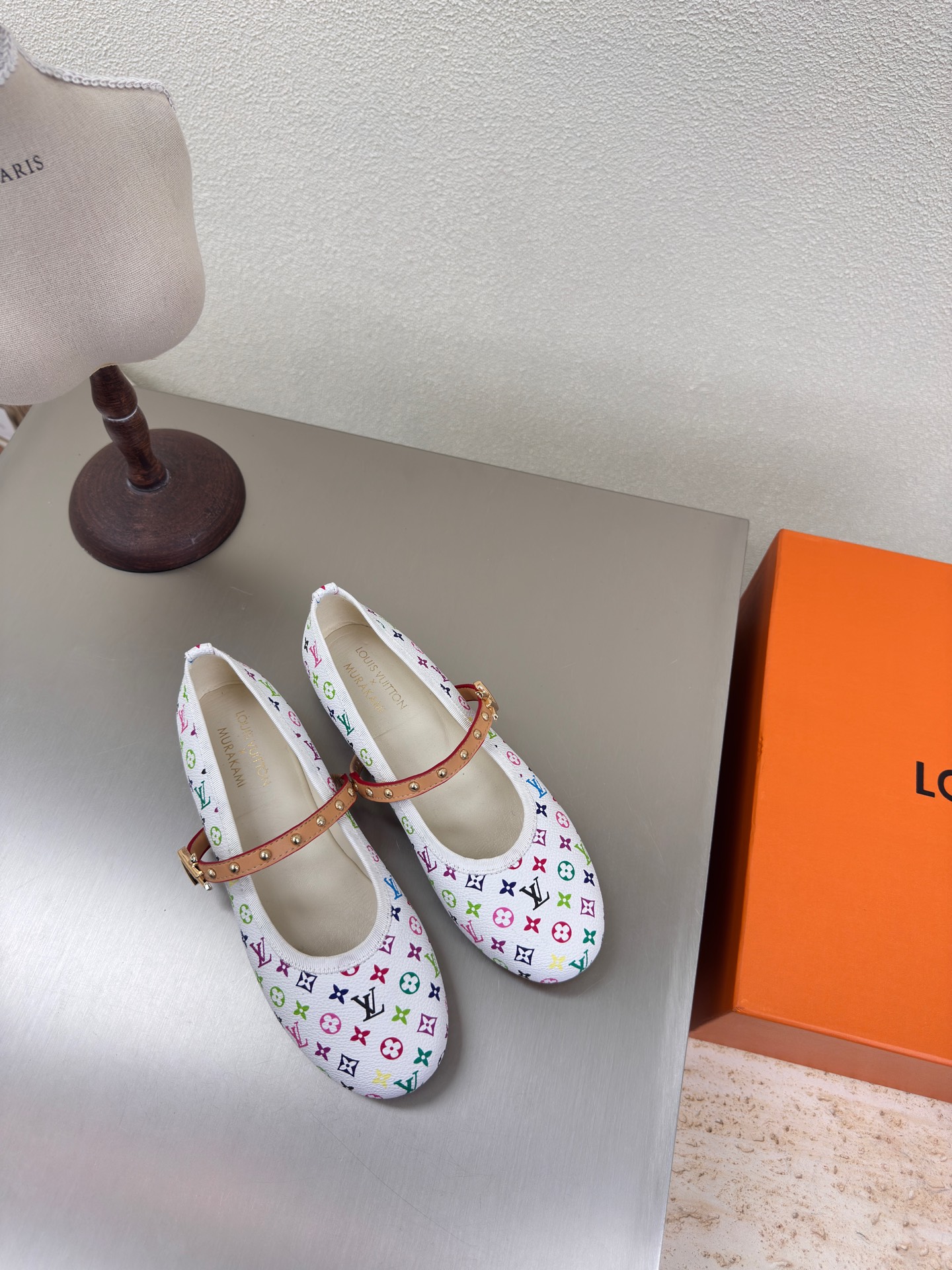 NO:260145,Presbyterian full series L donkey ballet shoes super cost-effective Presbyterian series white original material LV creation allows LV to still provide stunning and desire for creators and young players. 5 new colors have been produced and have been released again. The actual product has been fully exposed and is expected to be released in the near future!  Material Original Material Flawless Sole Italian Leather Outsole Size 35 36 37 38 39 40 41, Ballet Shoes, louis vuitton, louis vuitton, Leather Soles19860909老花 全系列 L驴 芭蕾舞鞋 超高性价比 老花系列 白色 原版材质 LV 打造 使得 LV  仍能为创作者、青年玩家,提供惊艳和渴望. 5 种款新配色再次高产上新,目前实物已经全面曝光,预计将在近期陆续发布！ 材质原版材质 无瑕疵 鞋底意大利真皮大底 码数 35 36 37 38 39 40 41,芭蕾舞鞋,louis vuitton,louis vuitton,Leather soles,Women's Shoes