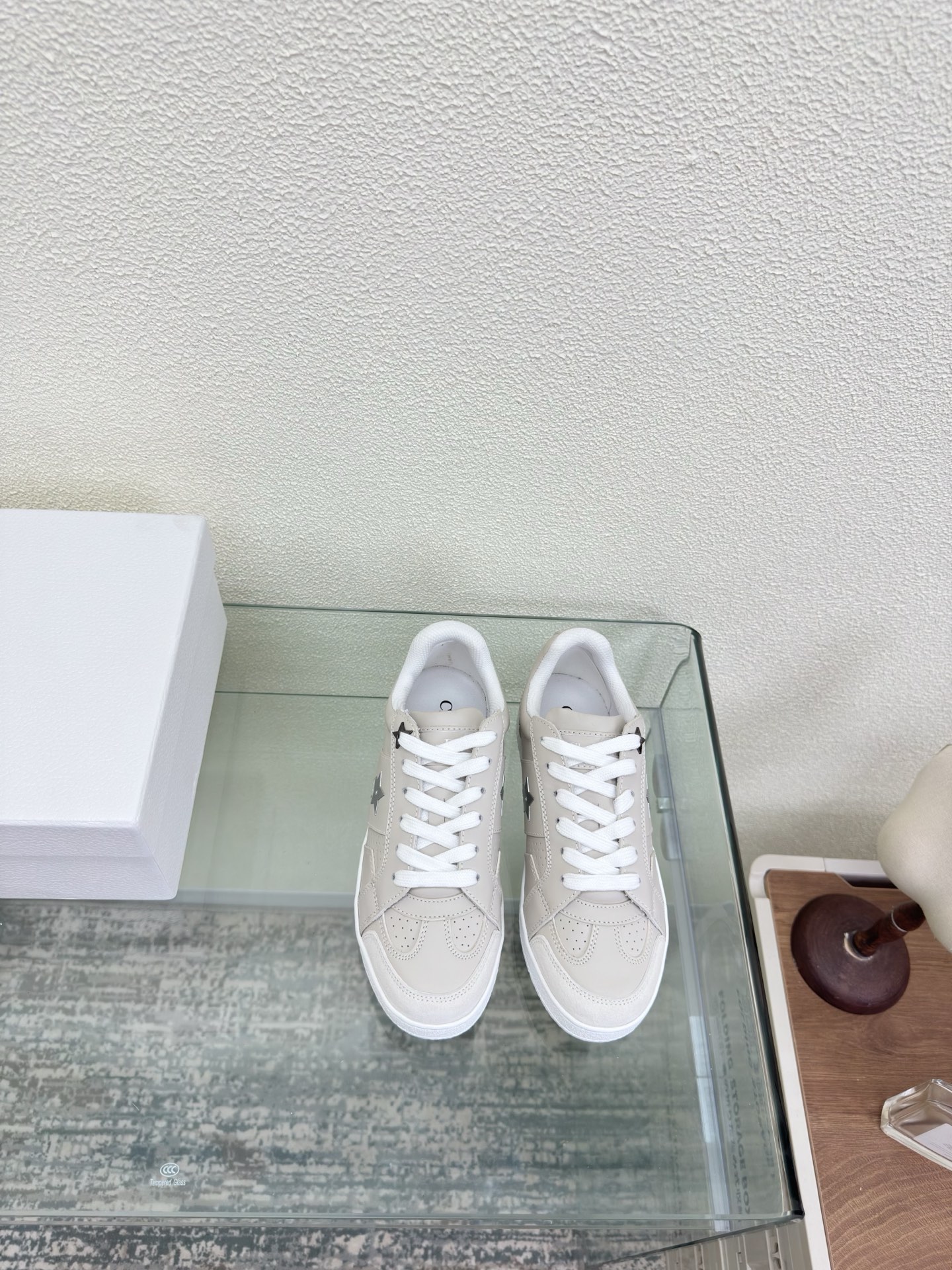 NO:533706,Dior thin sole sneakers original consistent gray with white outsole top layer cowhide full texture Calfskin shoe shape upgraded to the ultimate foot feeling Super beautiful This year's essential fashion items D-DOLL series classic pearl accessories are fashionable and versatile, full of girly feeling, more joyful than a little outsole, integrated molding The original outsole has a brand logo printed with a little hourly dress. Five-star outsole original consistent size number for women 35 36 37 38 39 40 41 Women 40 41 Customized size number for original packaging, casual shoes/sports shoes, dior, sneakers, cowhide19860909Dior 薄底 运动鞋 原版一致 灰色搭配白色大底 头层牛皮 质感满满 小牛皮 鞋型升级到极致脚感 超级美 今年必不可少的时尚单品 D-DOLL系列经典珍珠配饰时髦又百搭,少女感十足 欣喜不止一点点 大底 一体成型  原版大底印有品牌logo,装饰搭配有一点点小时装.   五星 大底 原版一致  码数 女 35 36 37 38 39 40 41  女40 41 定做码数 配原版包装,休闲鞋/运动鞋,dior,sneakers,cowhide,Women's Shoes