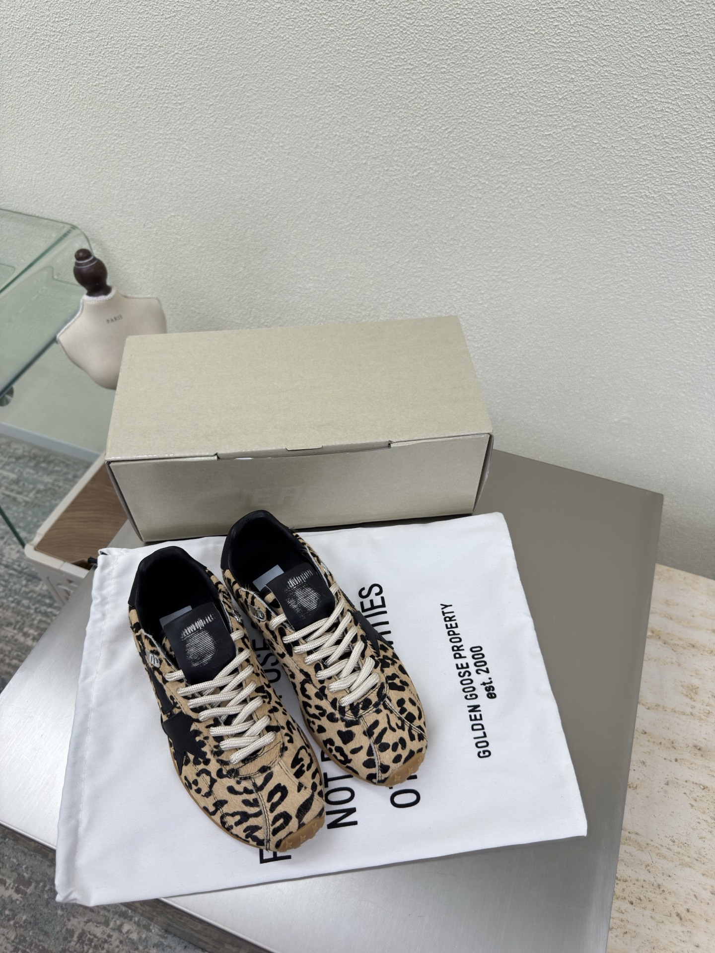 NO:563697,Forrest Gump Shoes for Couples GGDB 25ss Forrest Gump Shoes for Couples Shoes | Street Cool Style Men's 10 Leopard Print GGDB 25ss Forrest Gump Shoes for Couples are also great!  Unique old design with classic star elements, full of fashion sense. Whether you are going out with your partner or gathering with friends, you can easily become the focus. Fabric Purebred Horsehair Lining Lambskin lining Outsole Original uniformly shaped outsole Women's 35 36 37 38 39 40 41 Men's 39 40 41 42 43 44 45 (Male 39 45 customized size)  Equipped with original packaging, casual shoes/sports shoes, sneakers, sheepskin19860909情侣款阿甘鞋 GGDB 25ss情侣款阿甘鞋 鞋|街头潮酷风 男款10 豹纹 GGDB 25ss情侣款阿甘鞋也太好嗑啦！ 独特的做旧设计搭配经典的星星元素,时尚感拉满. 无论是和对象出街还是和朋友聚会 都能轻松成为焦点.  面料 纯种 马毛  内里 小羊皮里  大底 原版一致成型大底 女款 35 36 37 38 39 40 41 男款39 40 41 42 43 44 45（男39 45 定制码数） 配置原版包装,休闲鞋/运动鞋,sneakers,sheepskin,Women's Shoes