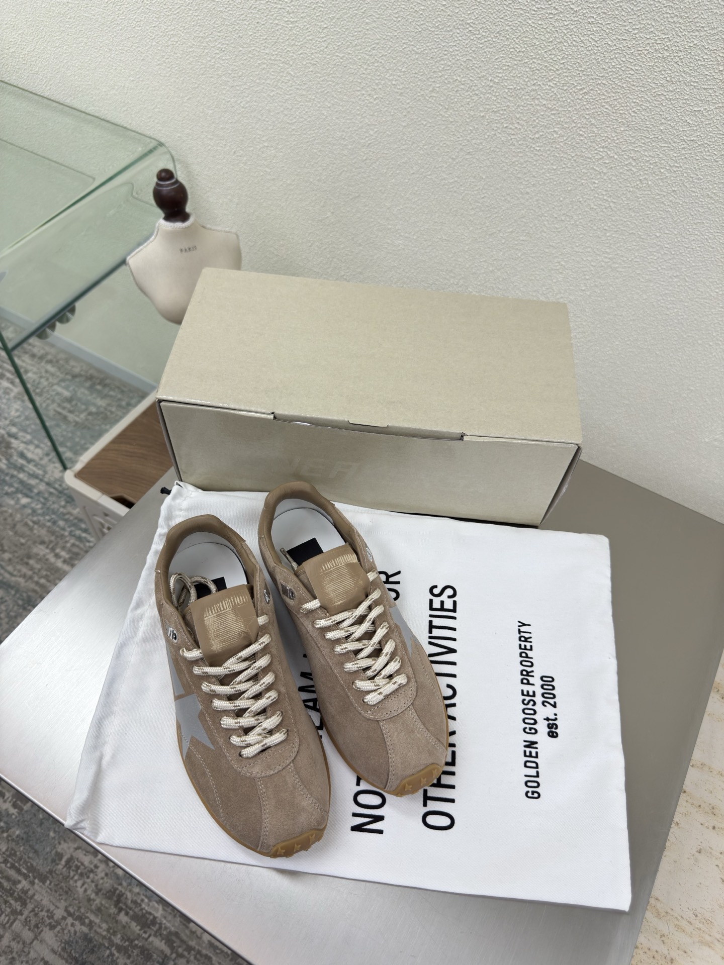 NO:563712,Forrest Gump Shoes for Couples GGDB 25ss Forrest Gump Shoes for Couples Shoes | Street Cool Style Men's Style 10 Apricot Cow Suede GGDB 25ss Forrest Gump Shoes for Couples are also great!  Unique old design with classic star elements, full of fashion sense. Whether you are going out with your partner or gathering with friends, you can easily become the focus. Fabric: cow suede lining, lambskin lining, outsole, original uniformly shaped outsole, women's model 35 36 37 38 39 40 41 men's model 39 40 41 42 43 44 45 (men's 39 45 customized size)  Equipped with original packaging, casual shoes/sports shoes, sneakers, sheepskin19860909情侣款阿甘鞋 GGDB 25ss情侣款阿甘鞋 鞋|街头潮酷风 男款10 杏色牛反绒皮 GGDB 25ss情侣款阿甘鞋也太好嗑啦！ 独特的做旧设计搭配经典的星星元素,时尚感拉满. 无论是和对象出街还是和朋友聚会 都能轻松成为焦点.  面料 牛反绒皮  内里 小羊皮里  大底 原版一致成型大底 女款 35 36 37 38 39 40 41 男款39 40 41 42 43 44 45（男39 45 定制码数） 配置原版包装,休闲鞋/运动鞋,sneakers,sheepskin,Women's Shoes