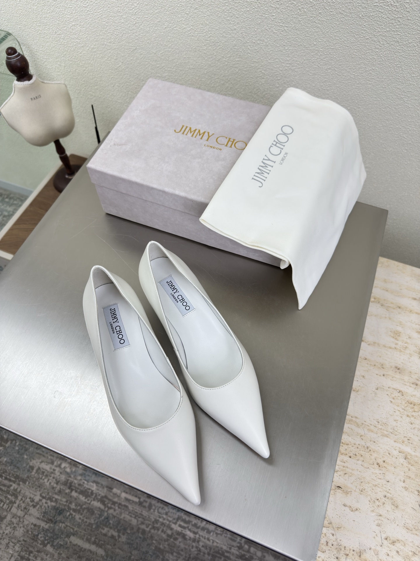 NO:648066,Versatile commuter pointed toe shoes, accessories series JimmyChoo Collins Store White lambskin Material Jimmy Choo series classics Recently, many babies have come to the Collins Street store to express their love for this series! They are also currently displayed in the window as store treasures. I believe all the babies passing by the Collins Street store have seen it. 4cm lambskin, lambskin lining, Italian genuine leather outsole, equipped with boutique packaging 35 36 37 38 39 40  41 42 (40 41 42 customized), high heels, jimmy choo, high heels, sheepskin, Leather soles19860909百搭款通勤尖头 单鞋 配饰 系列 JimmyChoo Collins Store 白色小羊皮 材质 Jimmy Choo 系列经典之作 最近好多宝宝来到Collins Street店来表白这个系列!他们也作为镇店之宝目前摆在橱窗 相信路过Collins Street店的宝宝都有看到过哦 4cm  小羊皮 小羊皮内里 意大利真皮大底 配置精品包装 35 36 37 38 39 40 41 42（40 41 42 定制）,高跟鞋单鞋,jimmy choo,high heels,sheepskin,Leather soles,Women's Shoes