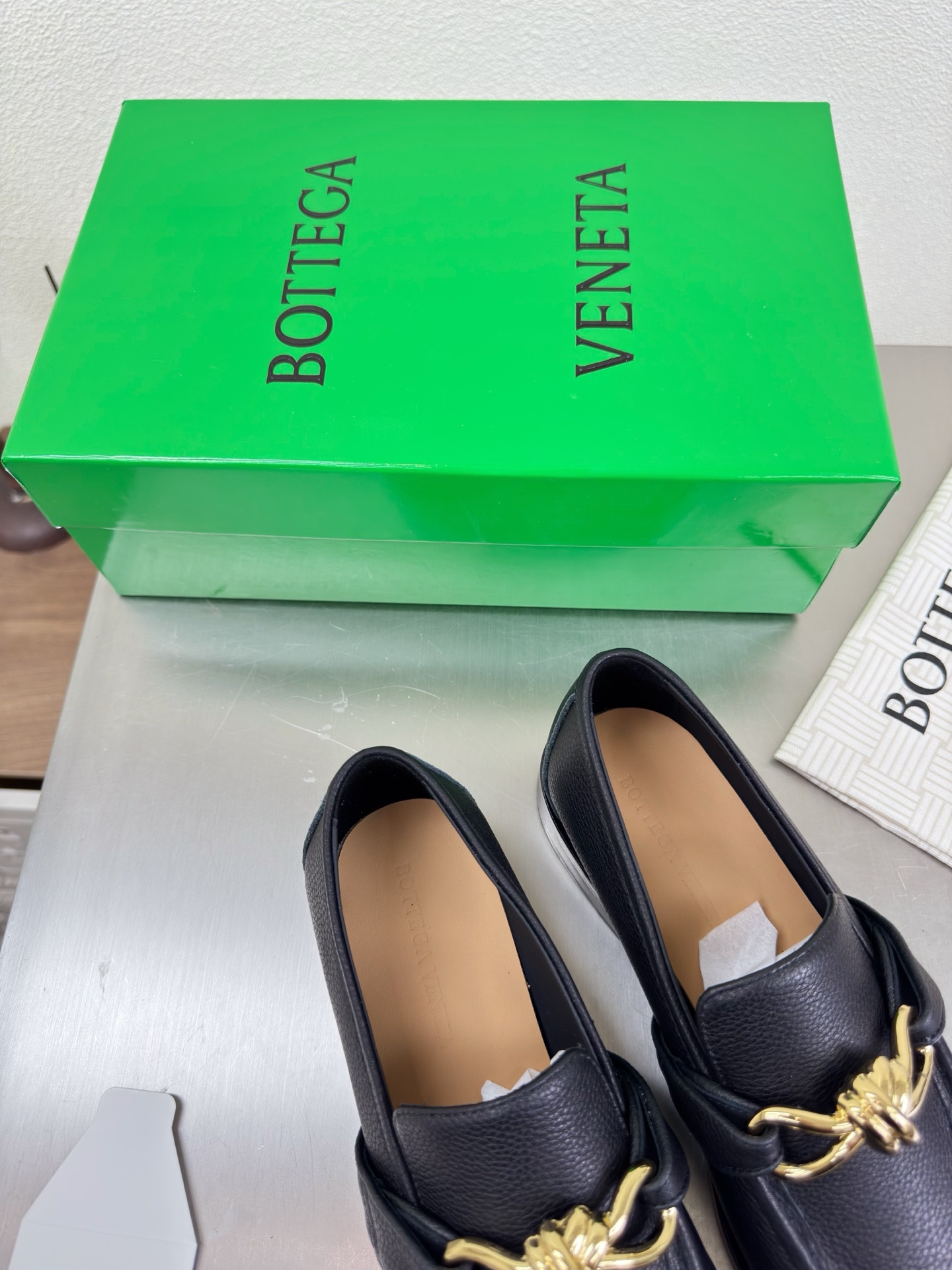 高版本出厂 Bottega Veneta/BV F065 2026ss新款老钱风荔枝纹皮鎏金扣饰平底乐福