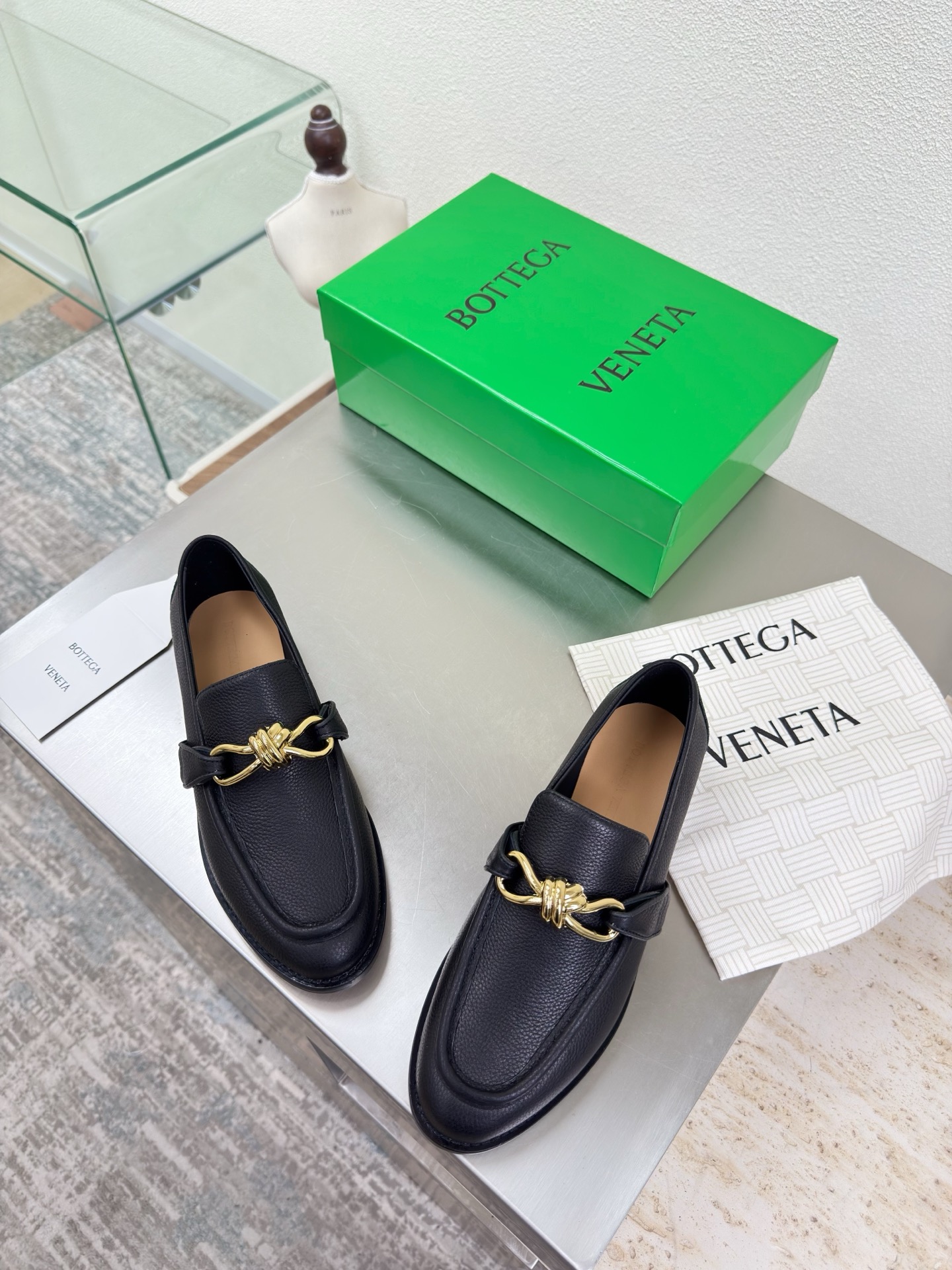 高版本出厂 Bottega Veneta/BV F065 2026ss新款老钱风荔枝纹皮鎏金扣饰平底乐福