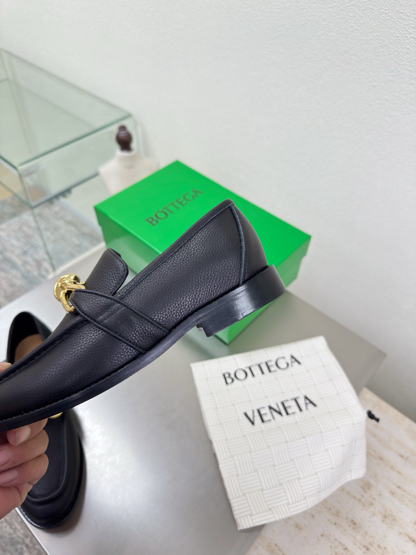 高版本出厂 Bottega Veneta/BV F065 2026ss新款老钱风荔枝纹皮鎏金扣饰平底乐福
