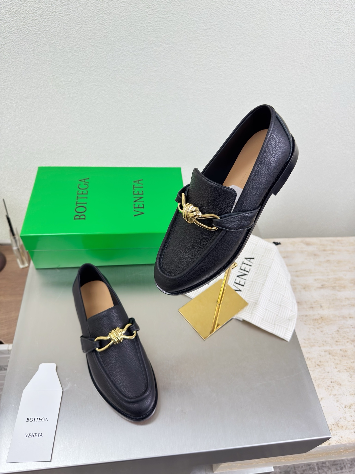 高版本出厂 Bottega Veneta/BV F065 2026ss新款老钱风荔枝纹皮鎏金扣饰平底乐福