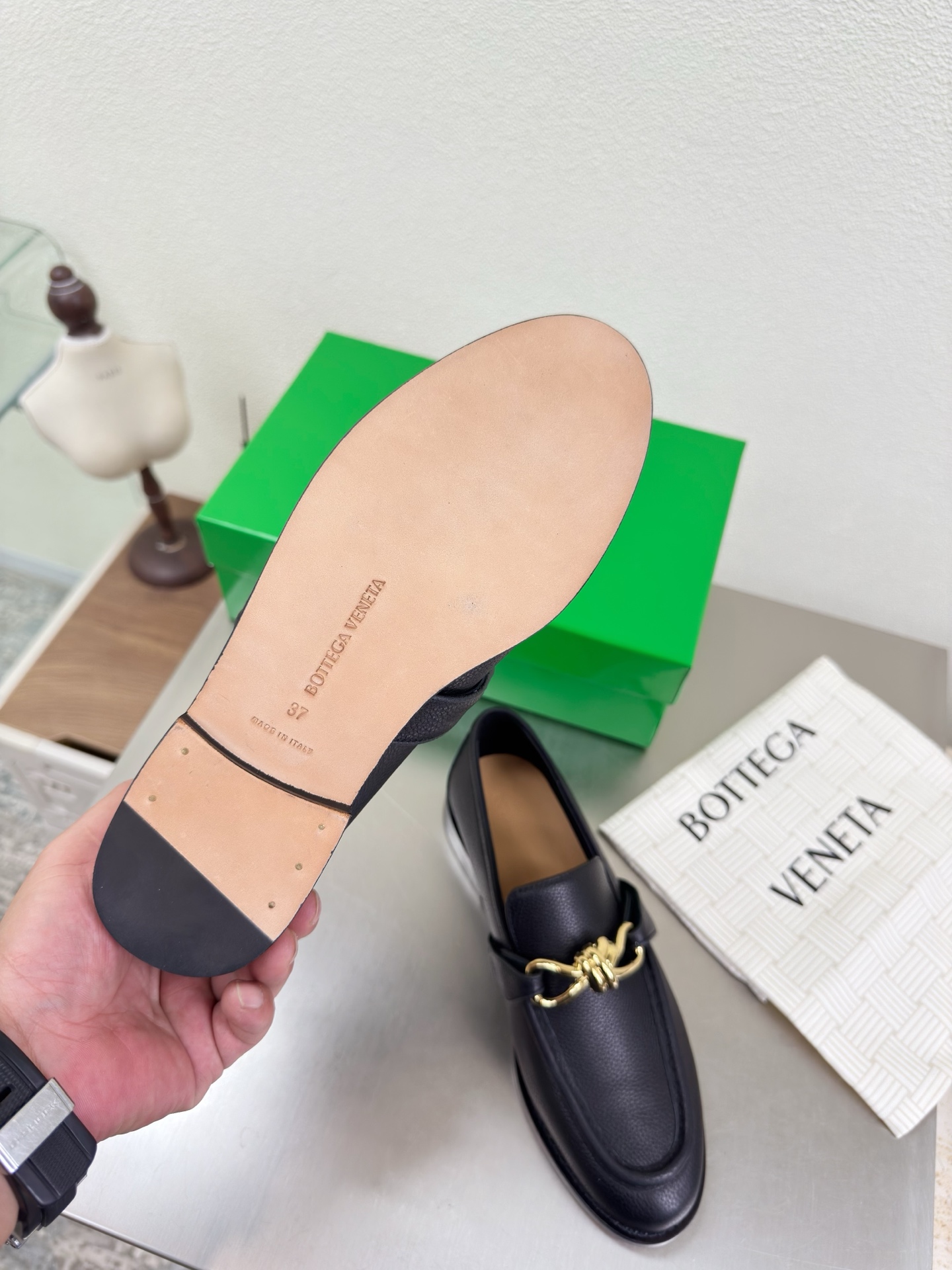 高版本出厂 Bottega Veneta/BV F065 2026ss新款老钱风荔枝纹皮鎏金扣饰平底乐福