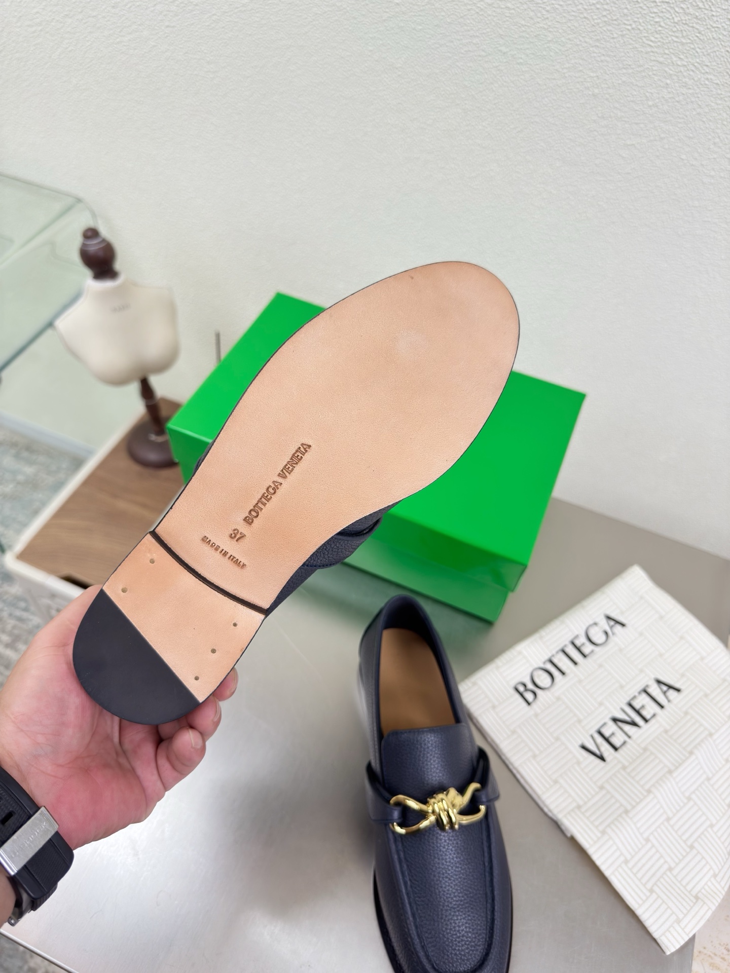 高版本出厂 Bottega Veneta/BV F065 2026ss新款老钱风荔枝纹皮鎏金扣饰平底乐福