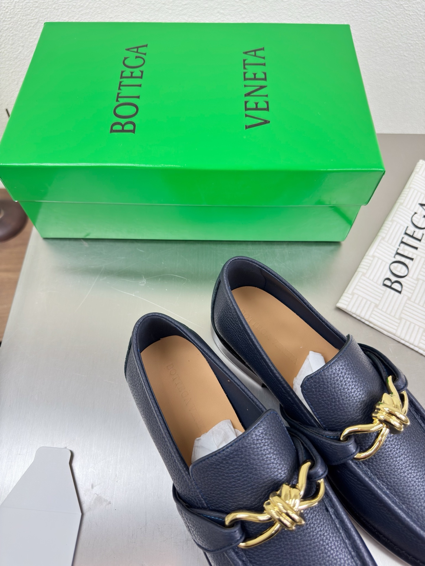 高版本出厂 Bottega Veneta/BV F065 2026ss新款老钱风荔枝纹皮鎏金扣饰平底乐福