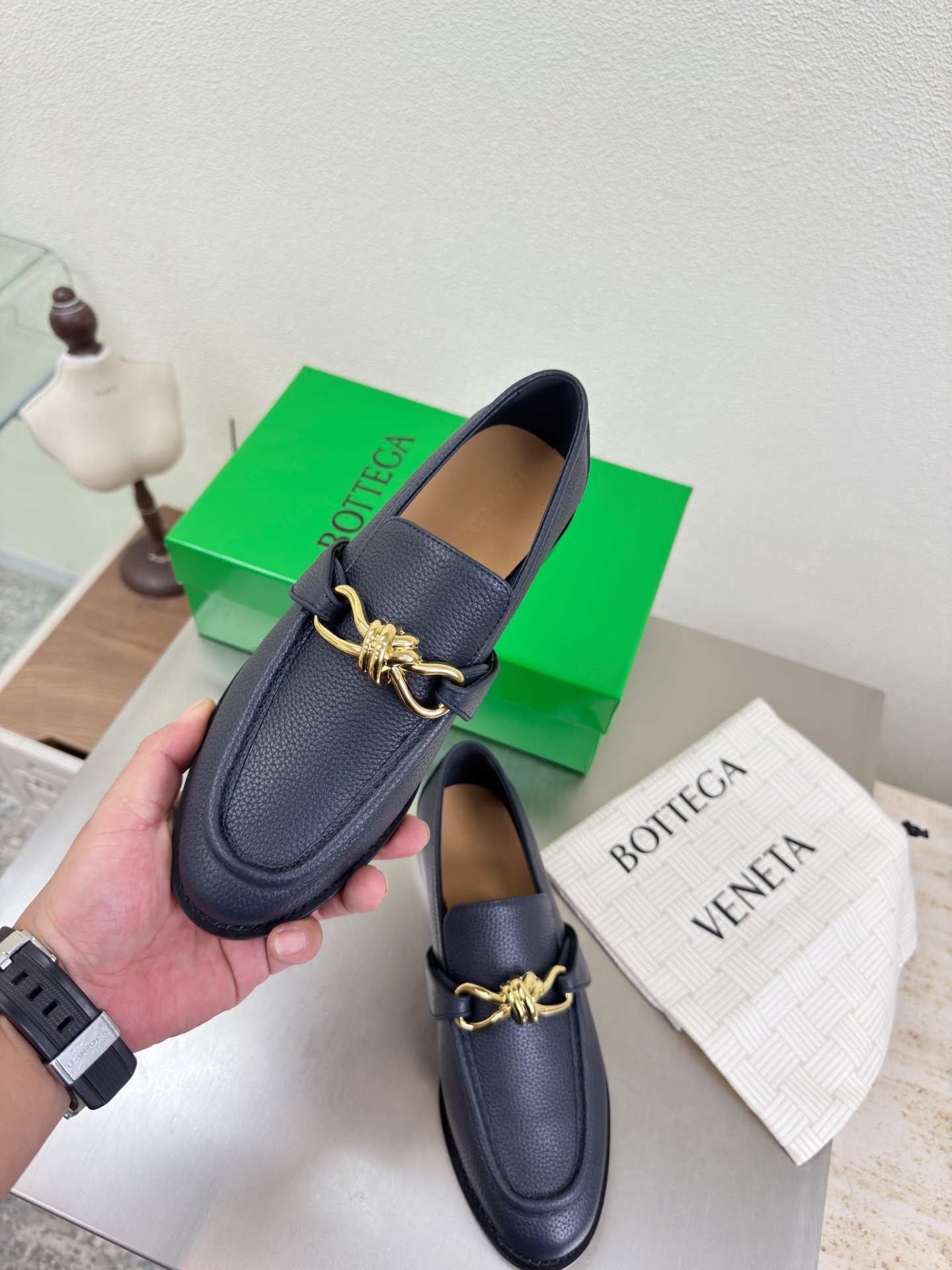 高版本出厂 Bottega Veneta/BV F065 2026ss新款老钱风荔枝纹皮鎏金扣饰平底乐福