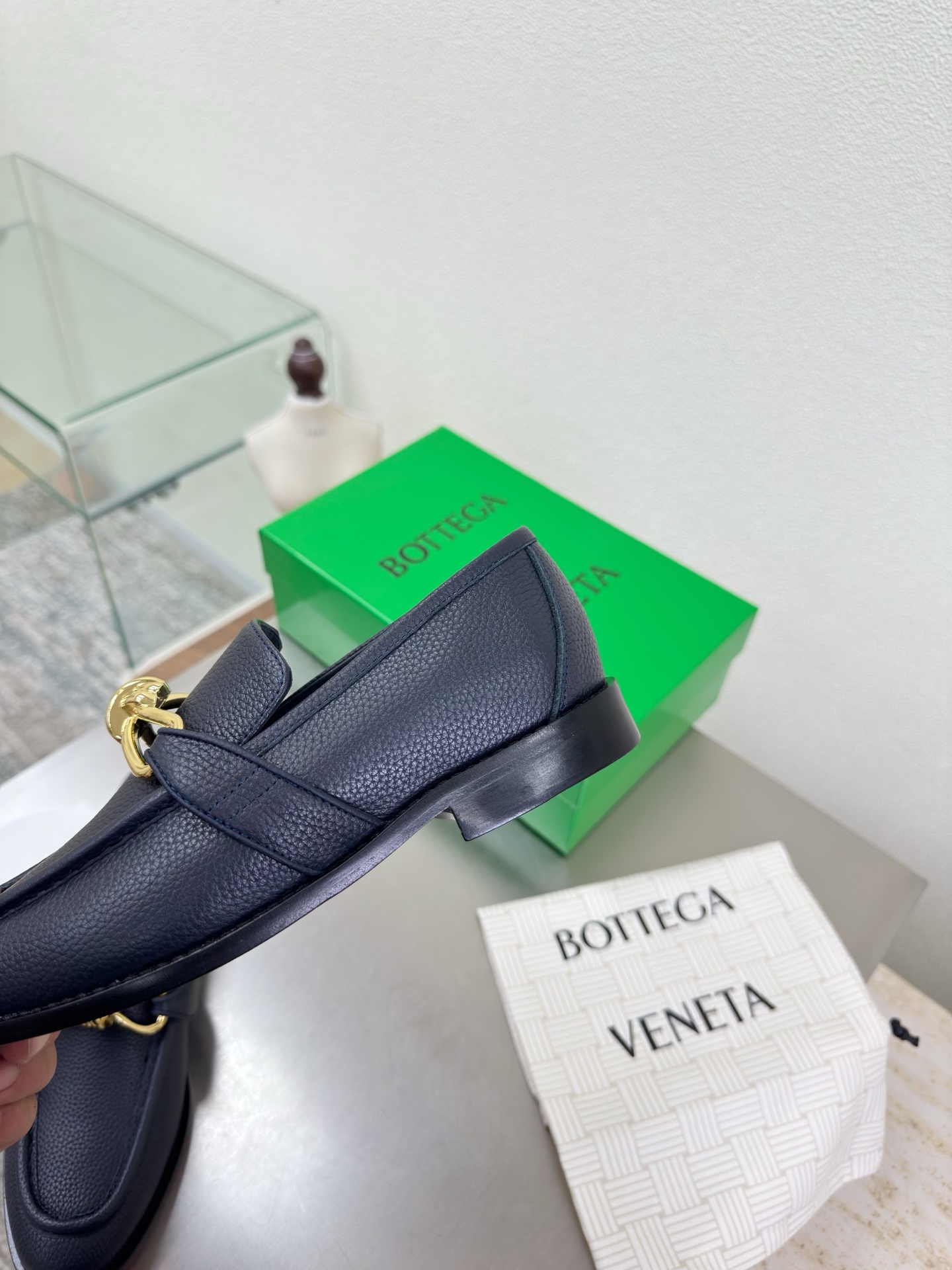 高版本出厂 Bottega Veneta/BV F065 2026ss新款老钱风荔枝纹皮鎏金扣饰平底乐福