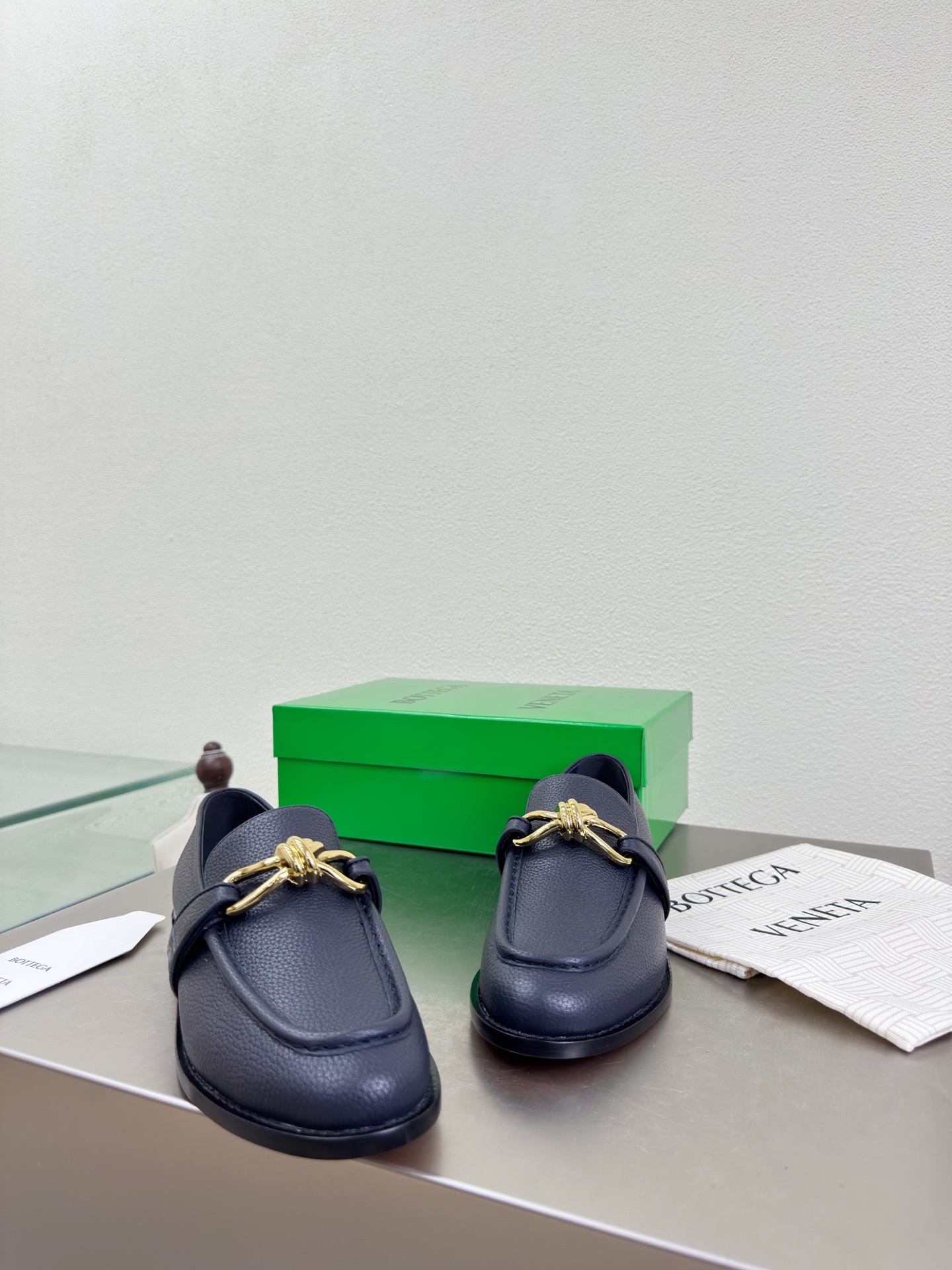 高版本出厂 Bottega Veneta/BV F065 2026ss新款老钱风荔枝纹皮鎏金扣饰平底乐福