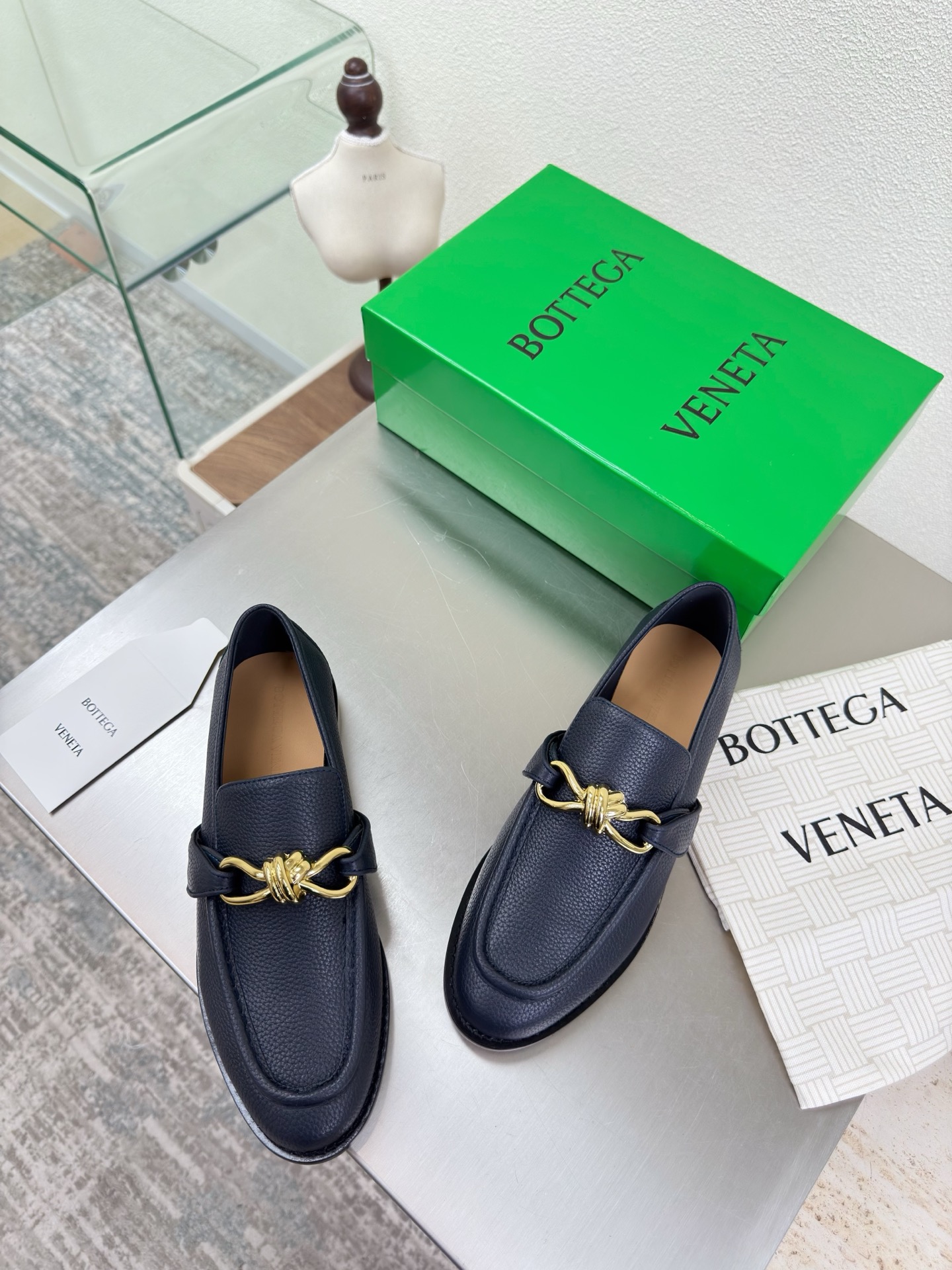 高版本出厂 Bottega Veneta/BV F065 2026ss新款老钱风荔枝纹皮鎏金扣饰平底乐福