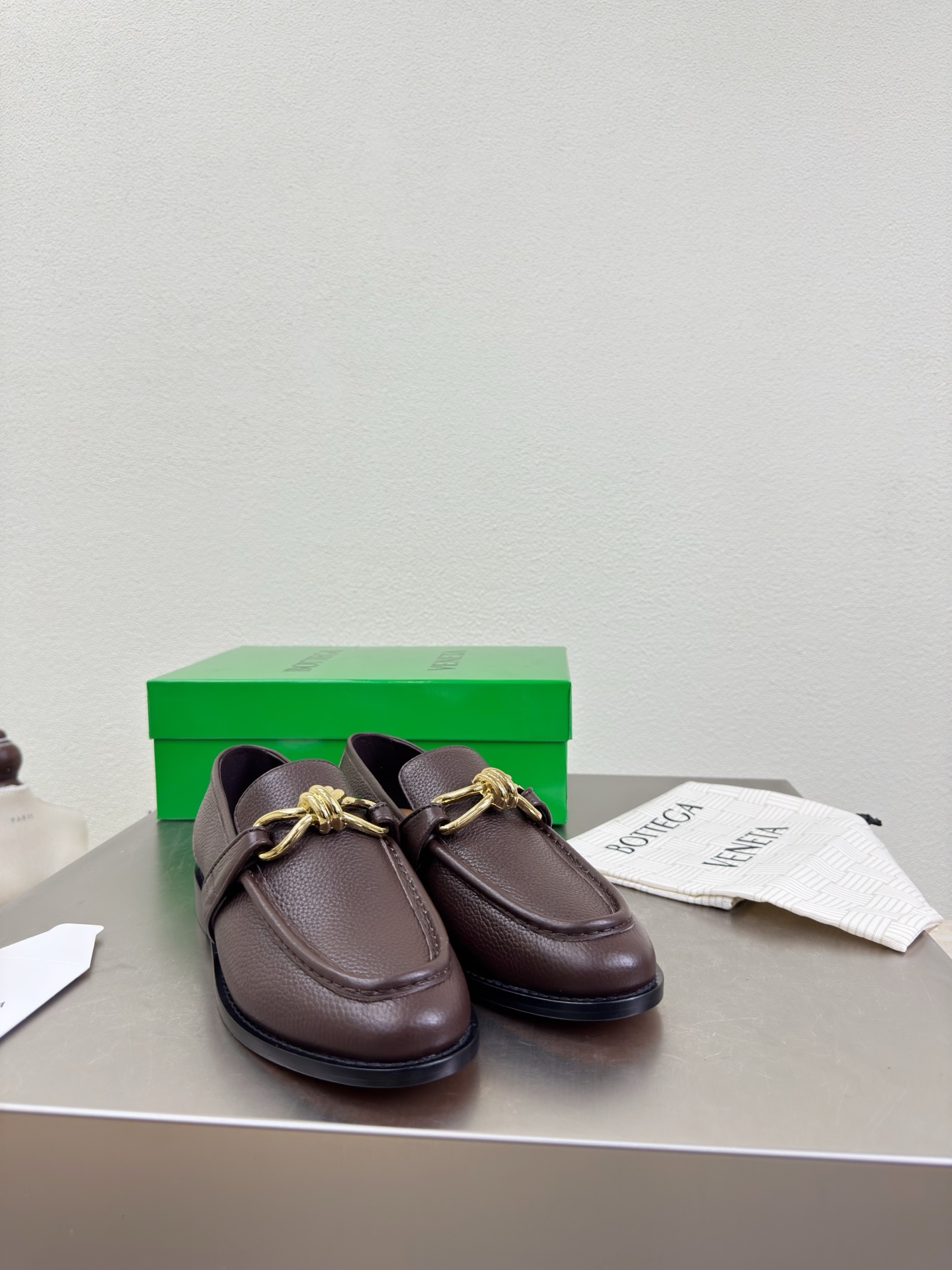 高版本出厂 Bottega Veneta/BV F065 2026ss新款老钱风荔枝纹皮鎏金扣饰平底乐福