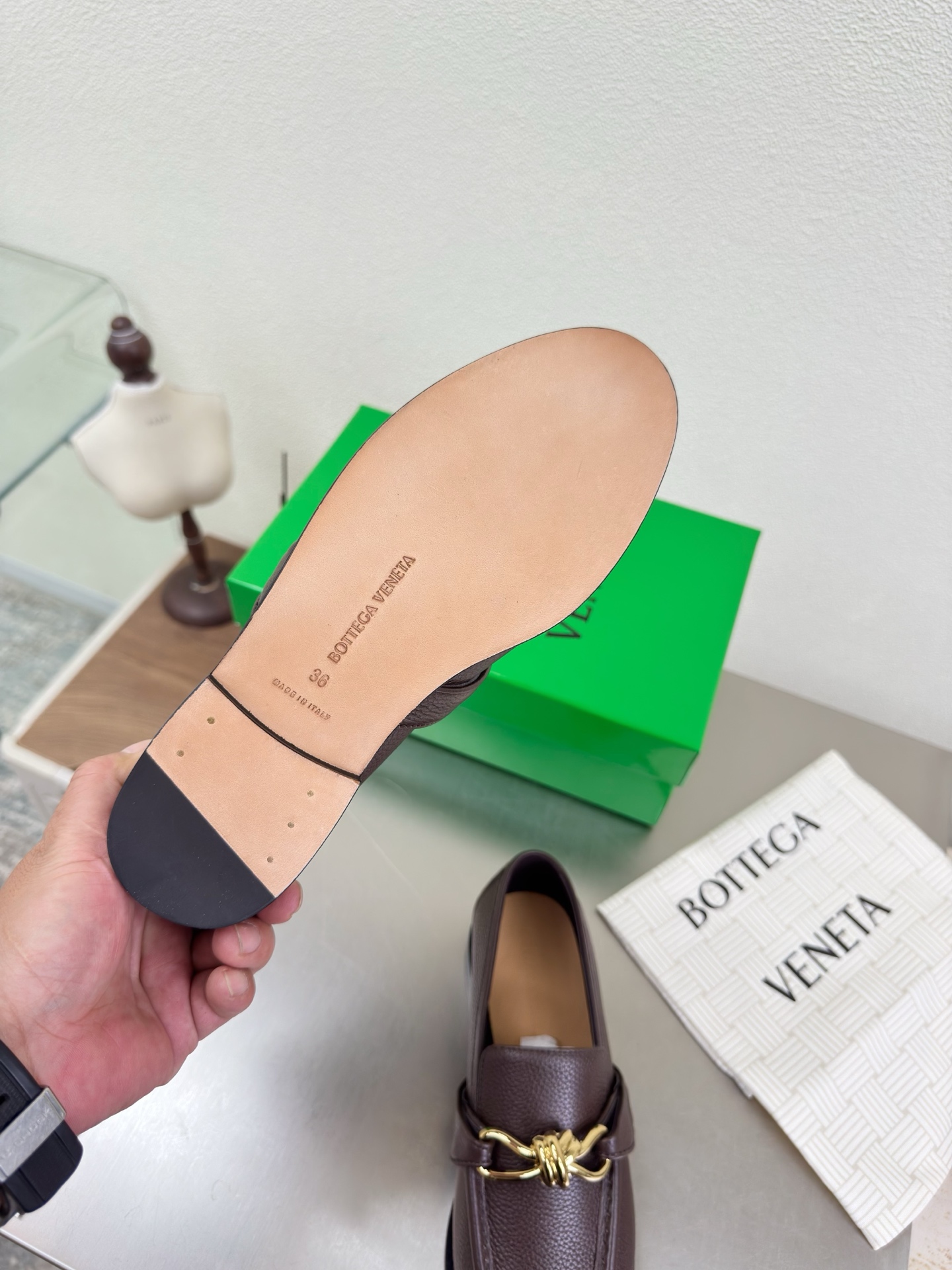 高版本出厂 Bottega Veneta/BV F065 2026ss新款老钱风荔枝纹皮鎏金扣饰平底乐福